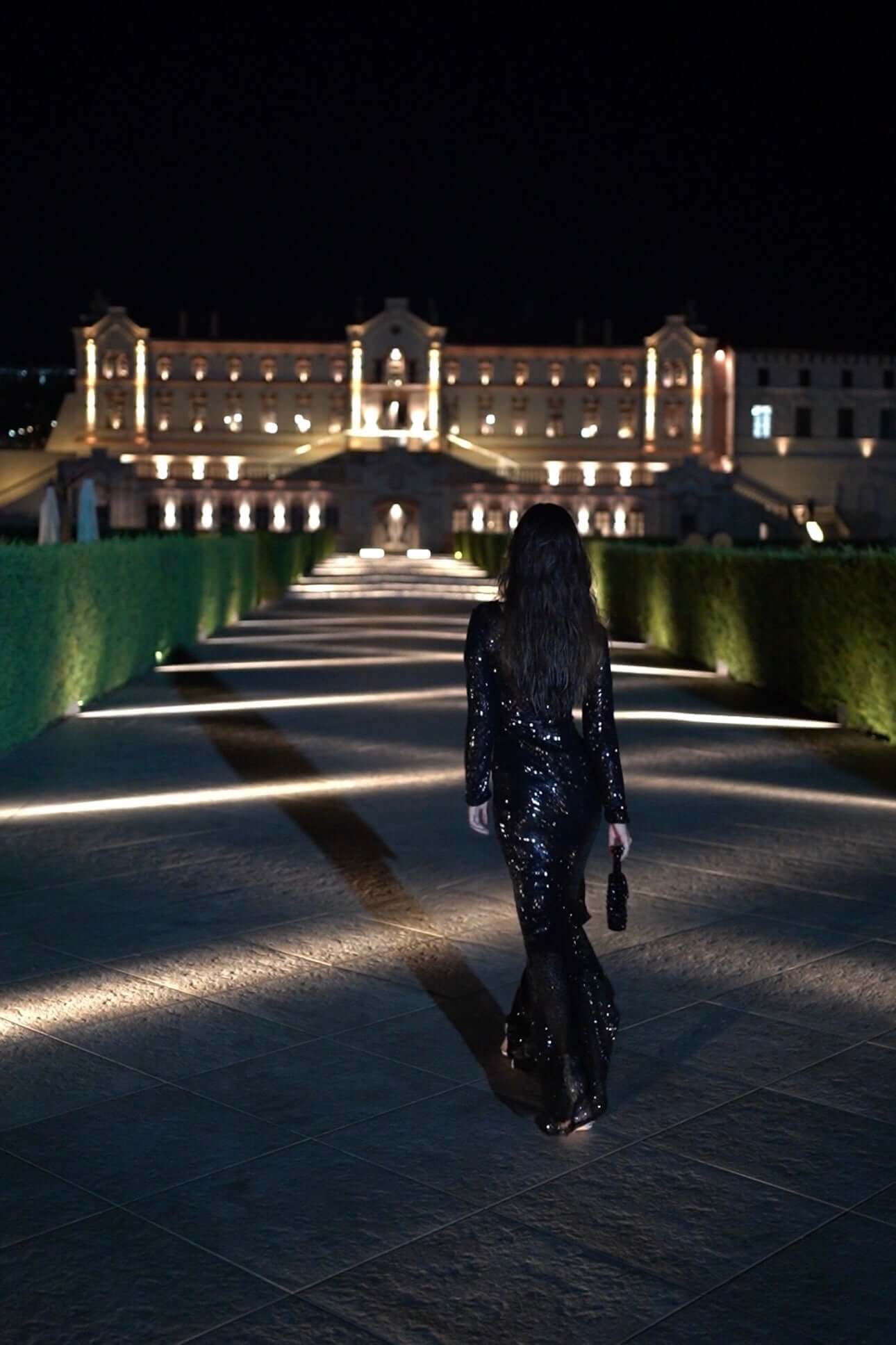 rochie lunga mulata neagra cu paiete maneca lunga