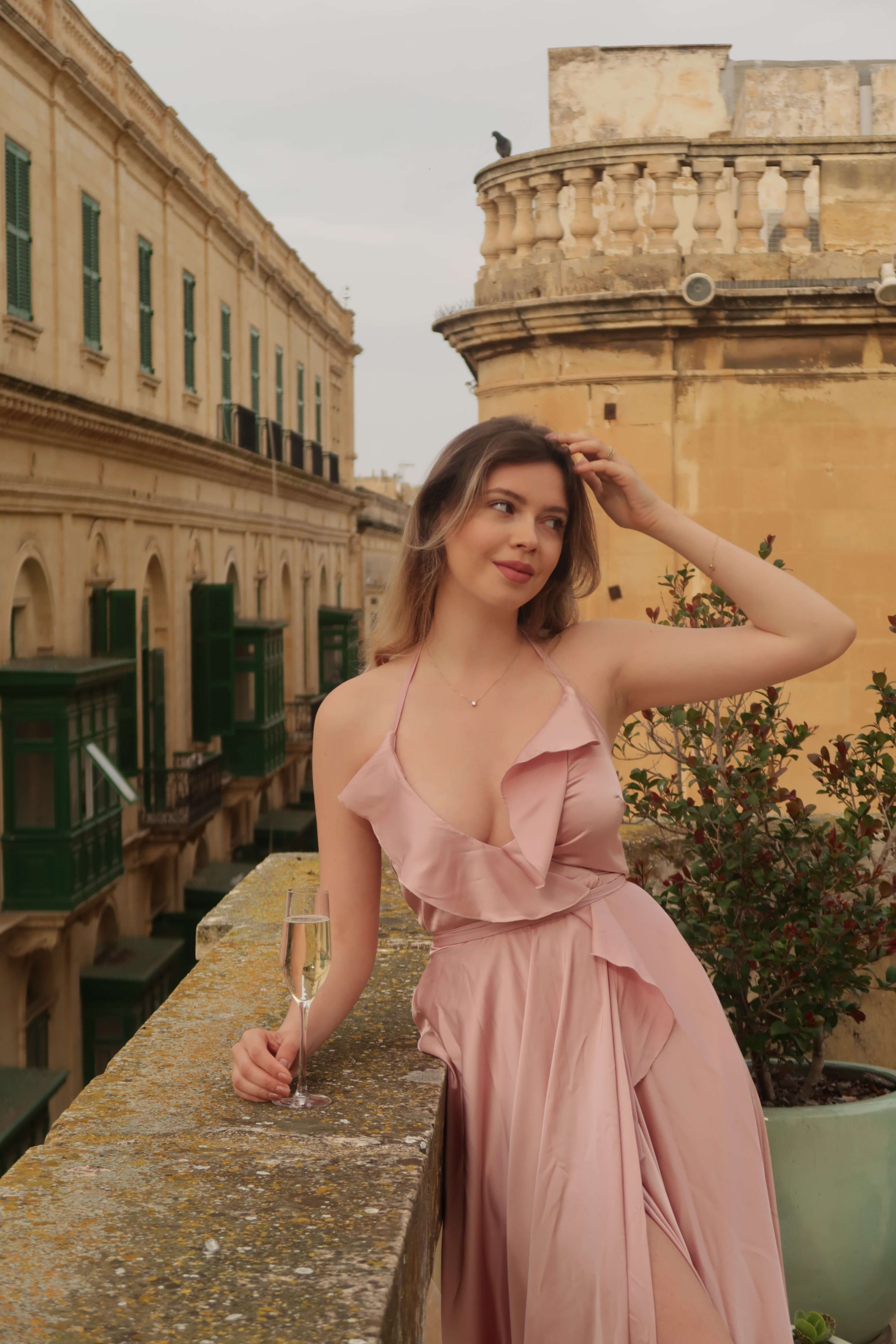 rochie lunga vaporoasa roz