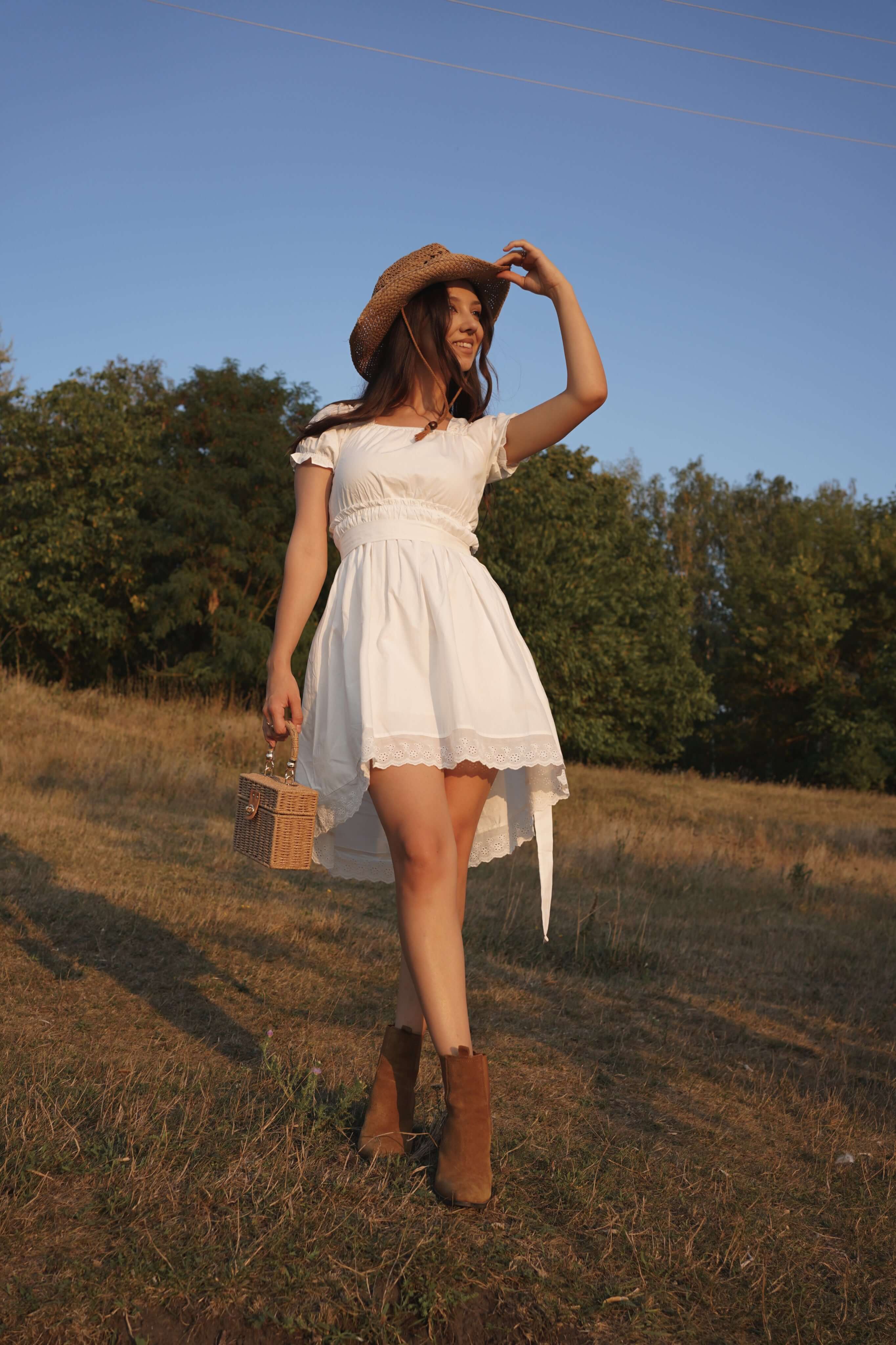 rochie alba mini dantela