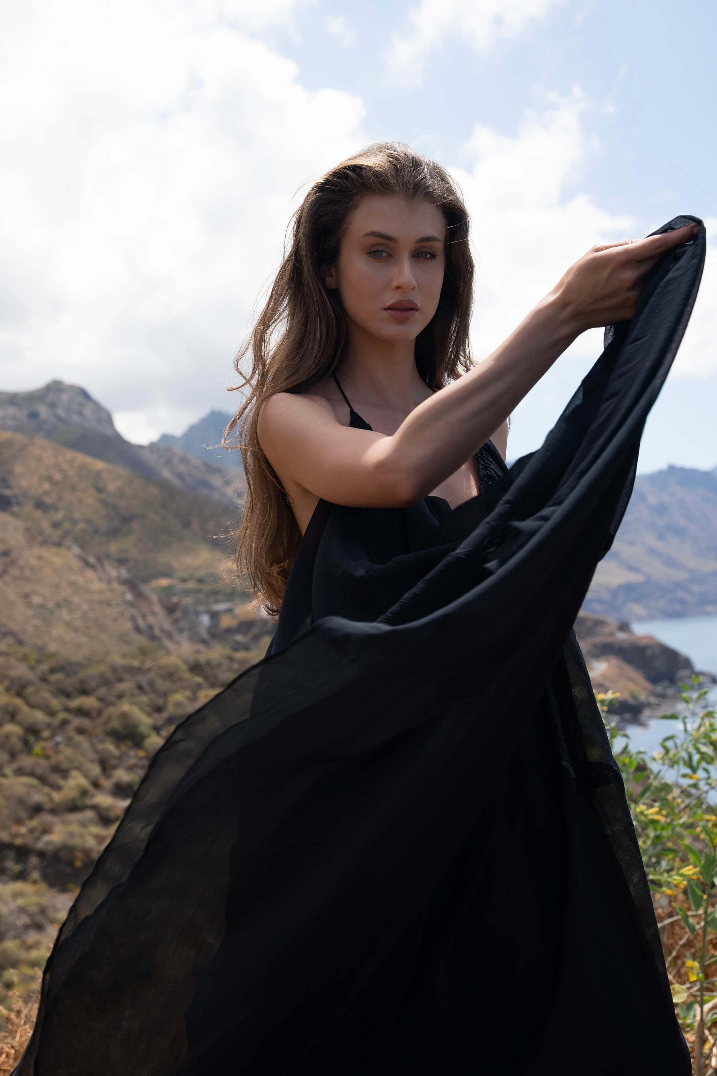 rochie lunga vaporoasa neagra