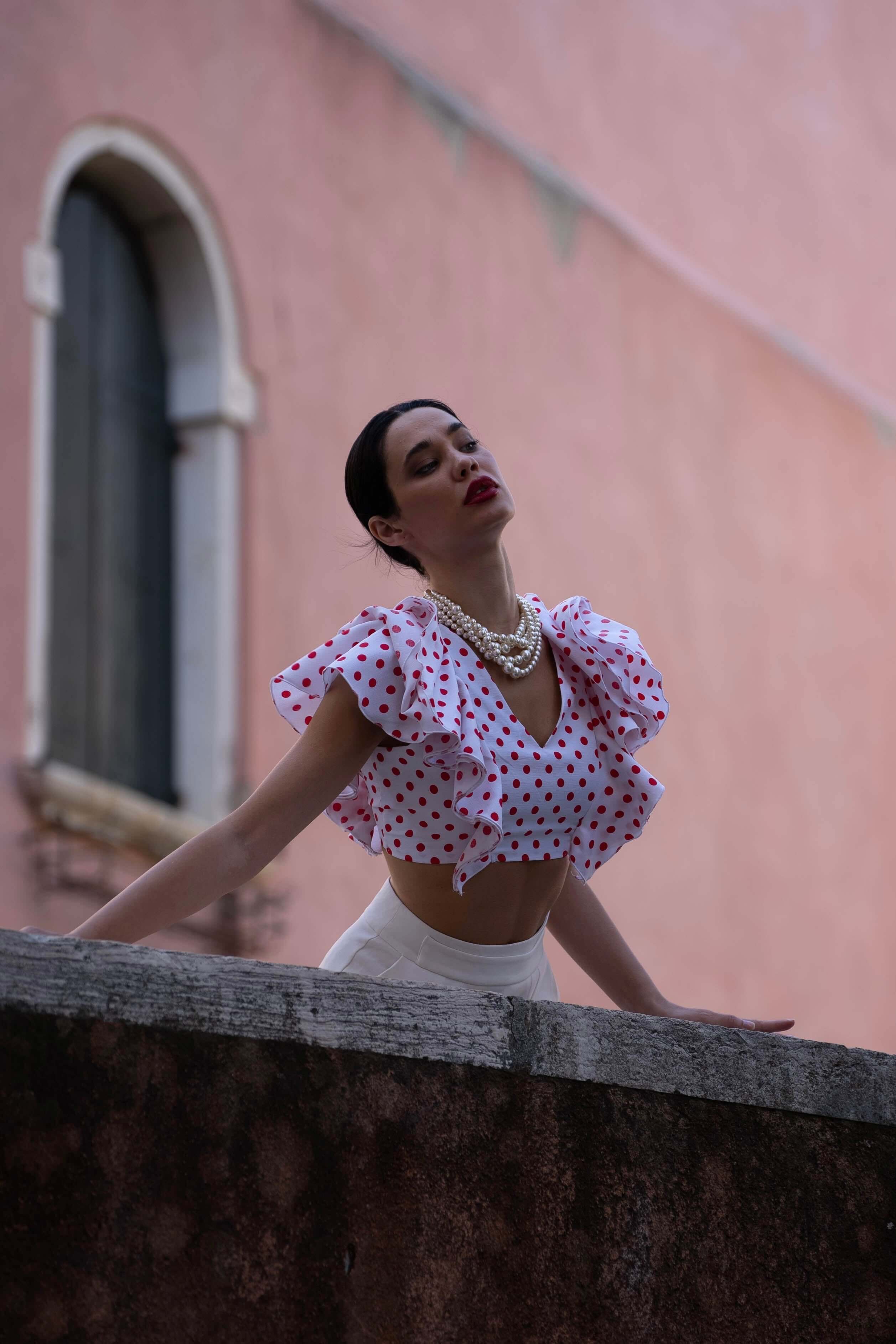 top alb buline rosii