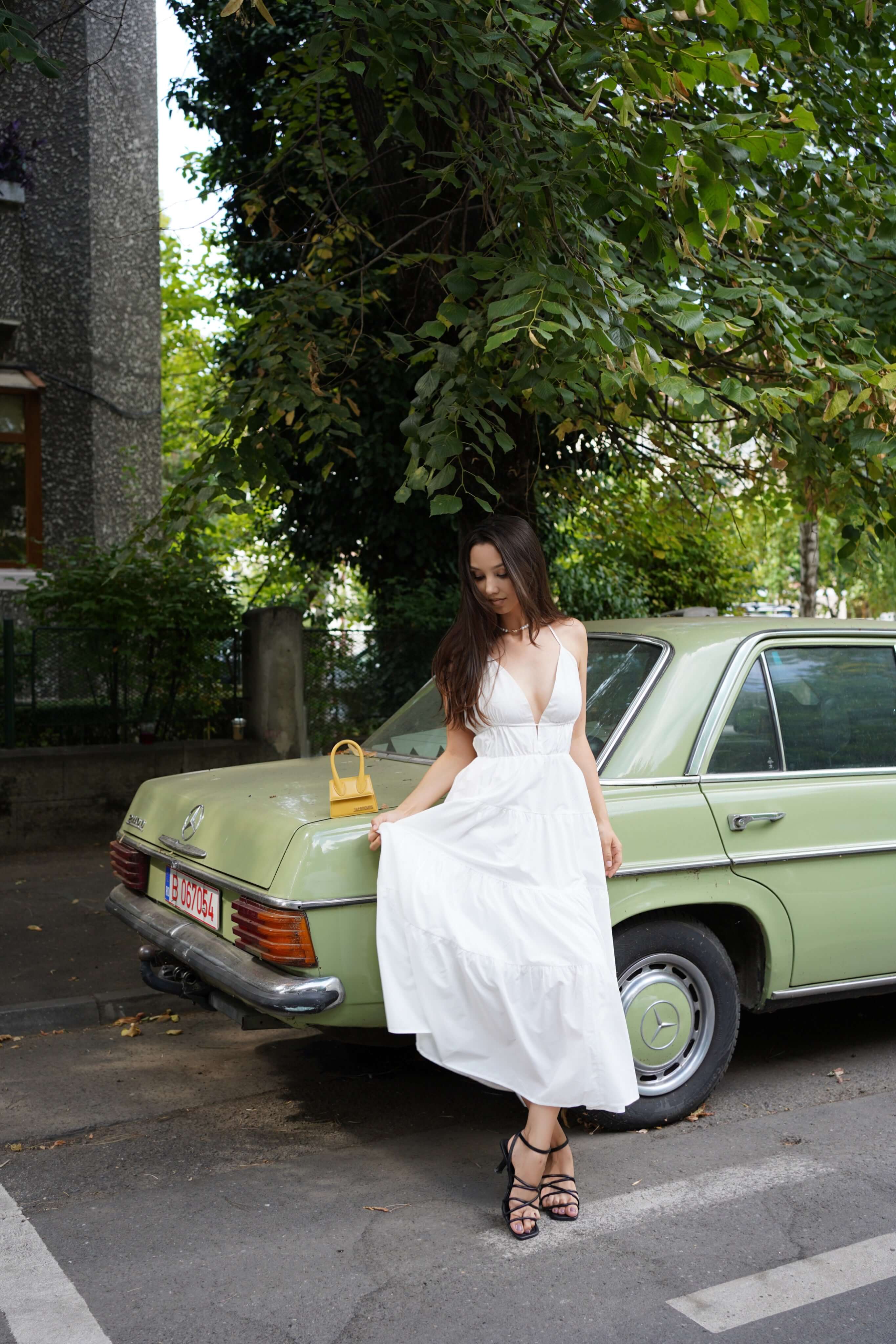 rochie alba lunga spate gol