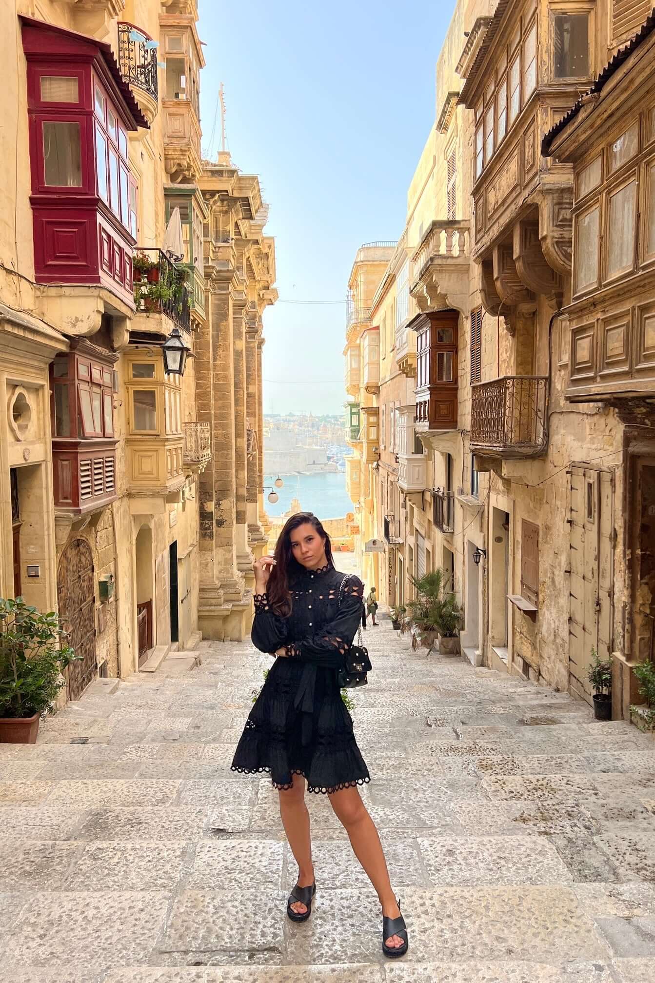 rochie neagra scurta broderie