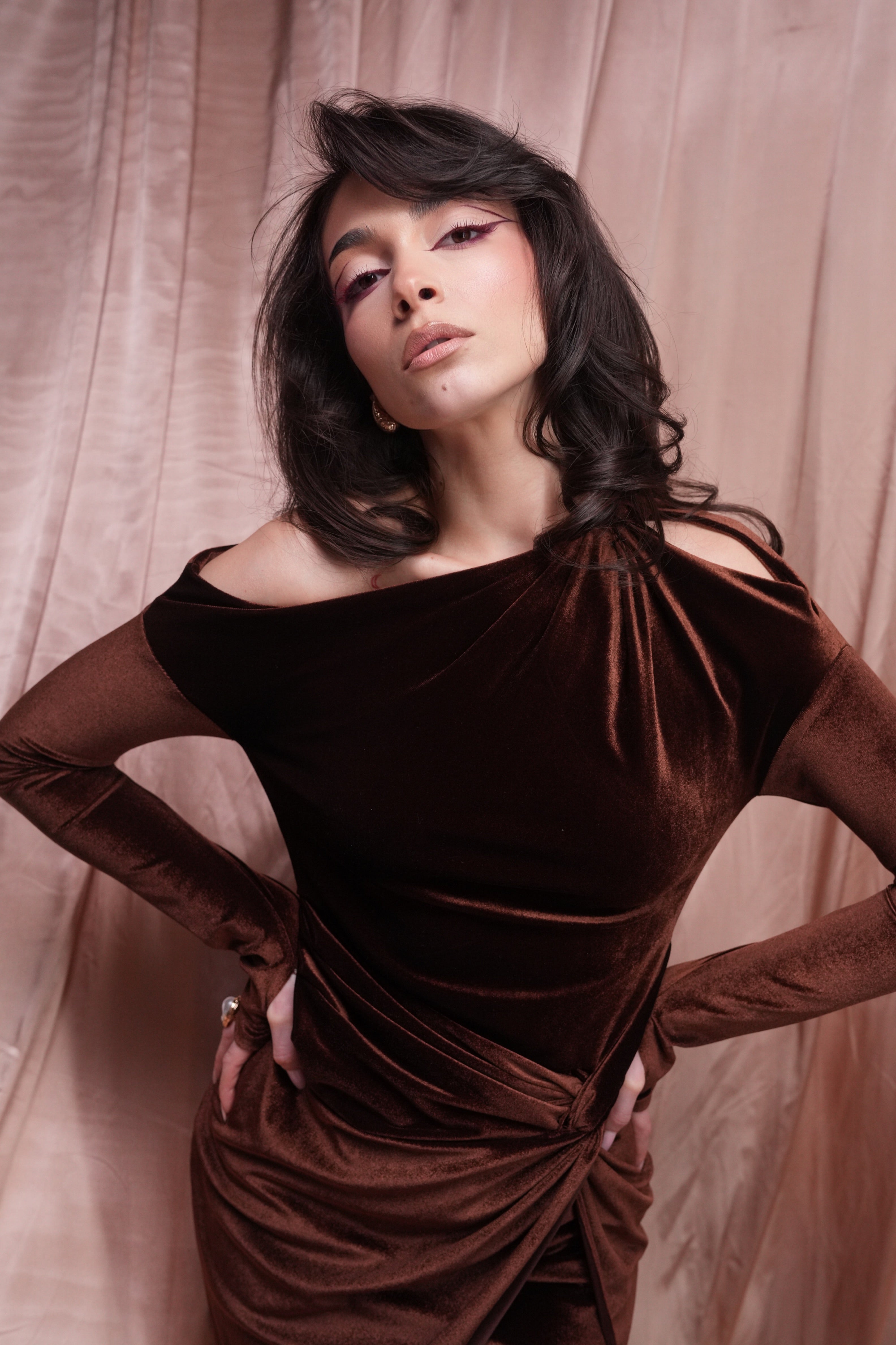 Rochie catifea cu drapaj, maro castaniu, Arlu