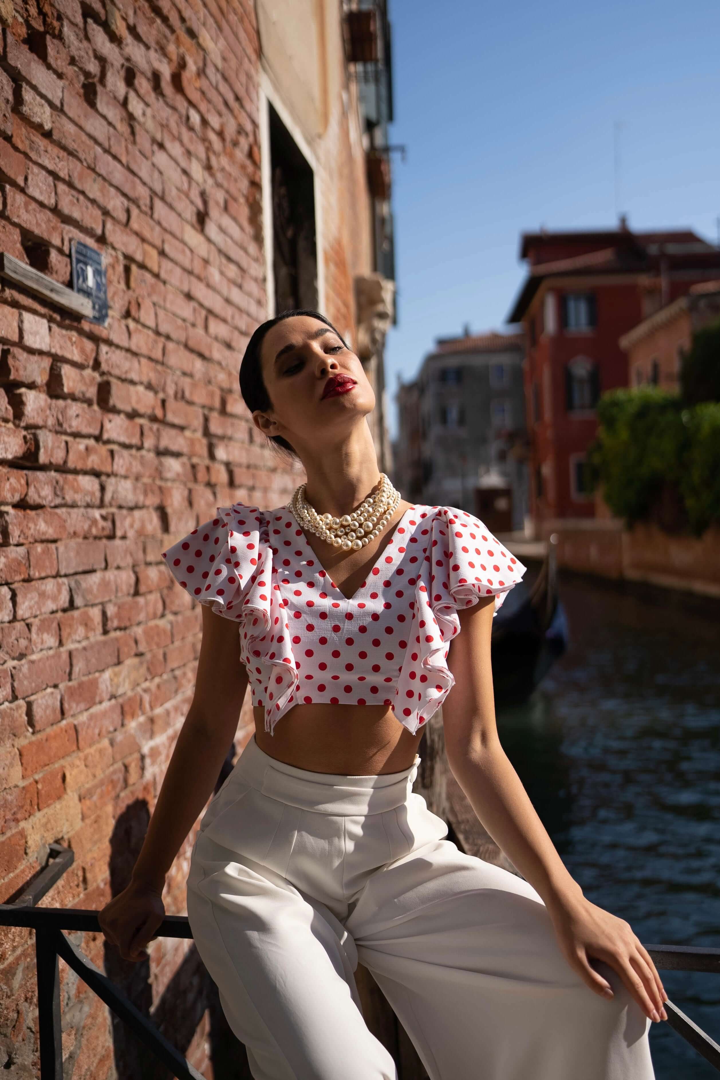 top alb buline rosii