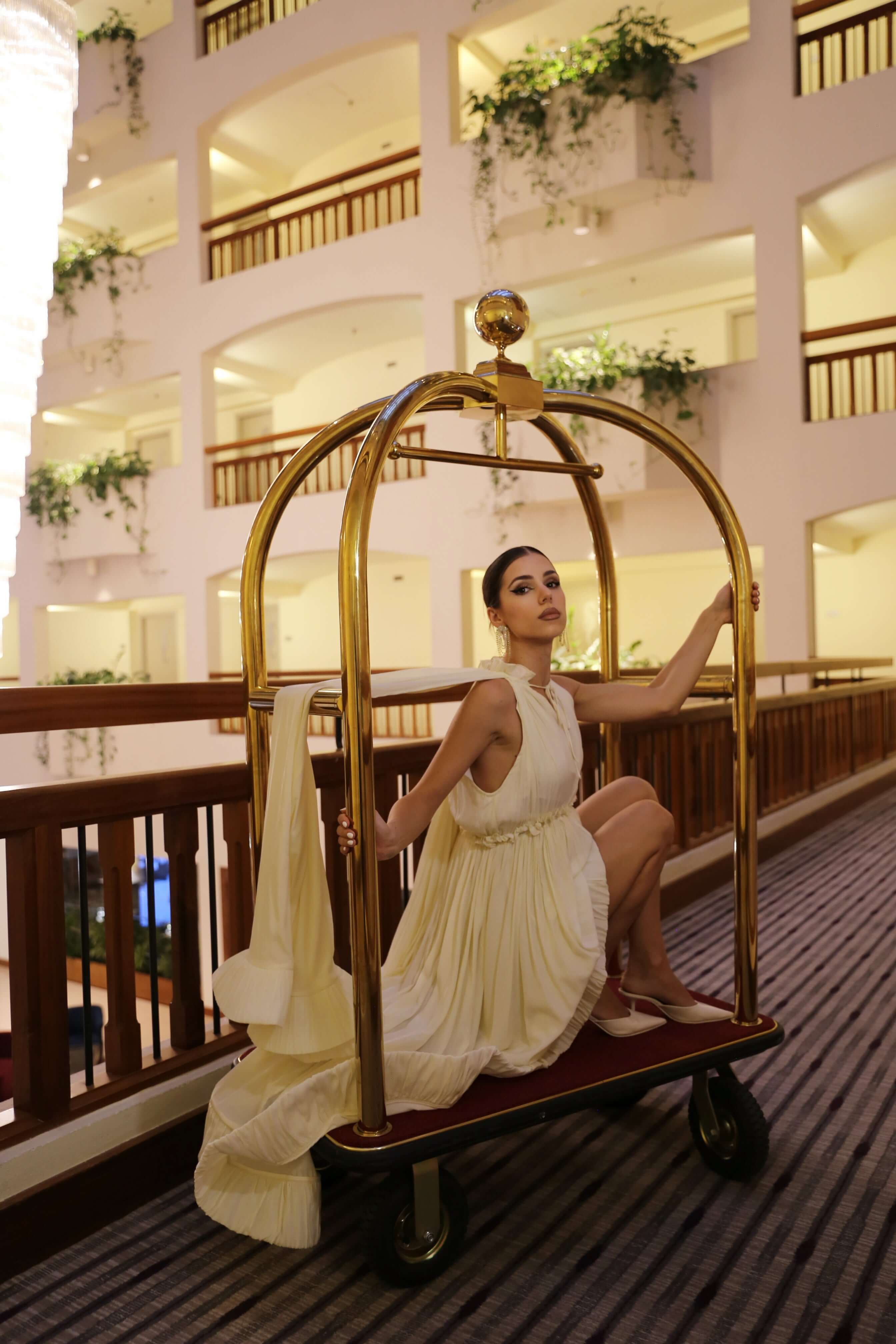 Rochie Midi cu Volane Supradimensionate, Ivory, Sonata