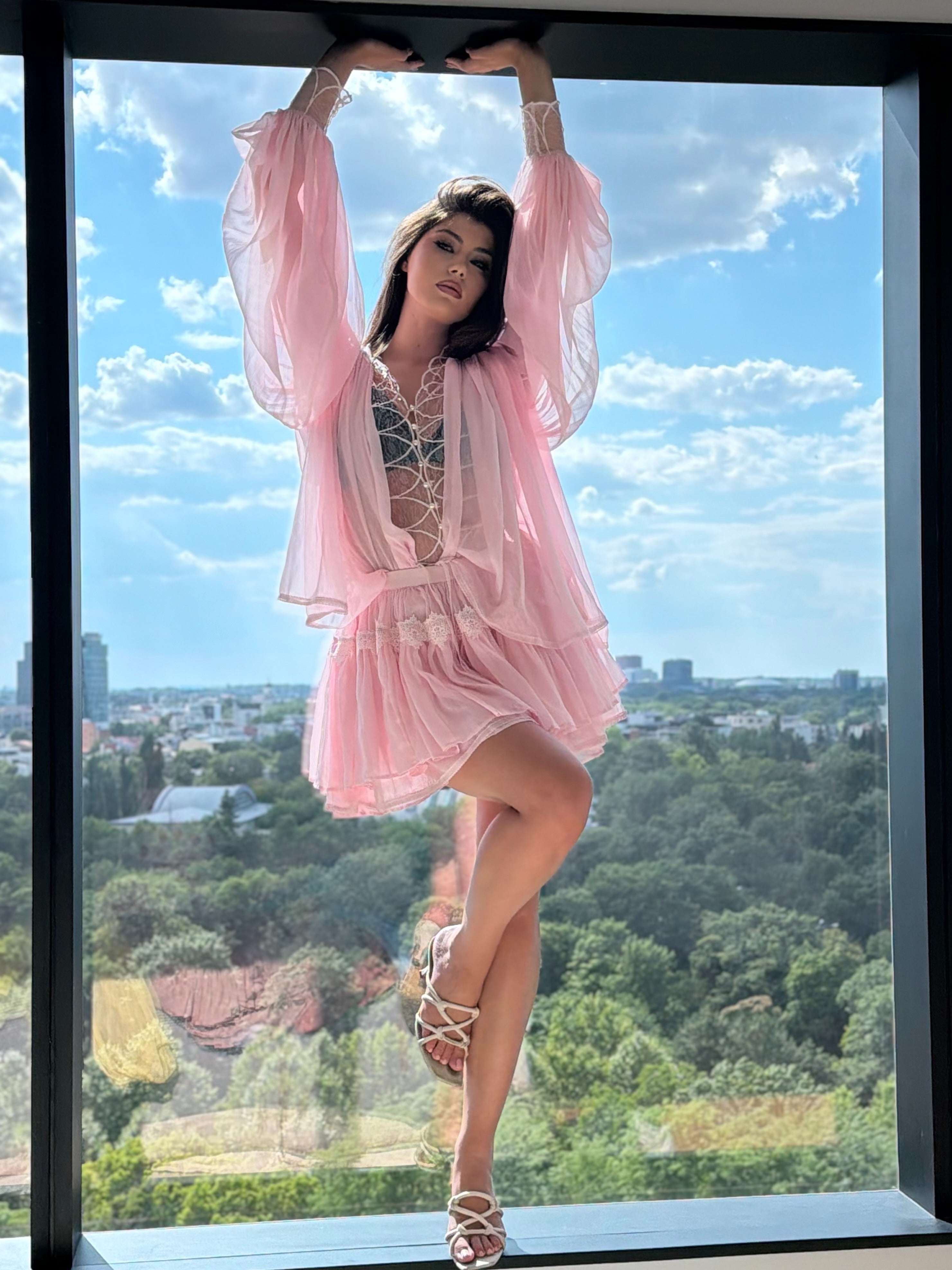 Set Powder Pink – Cămașă cu Mâneci Ample și Fustă Pantalon, Celestine