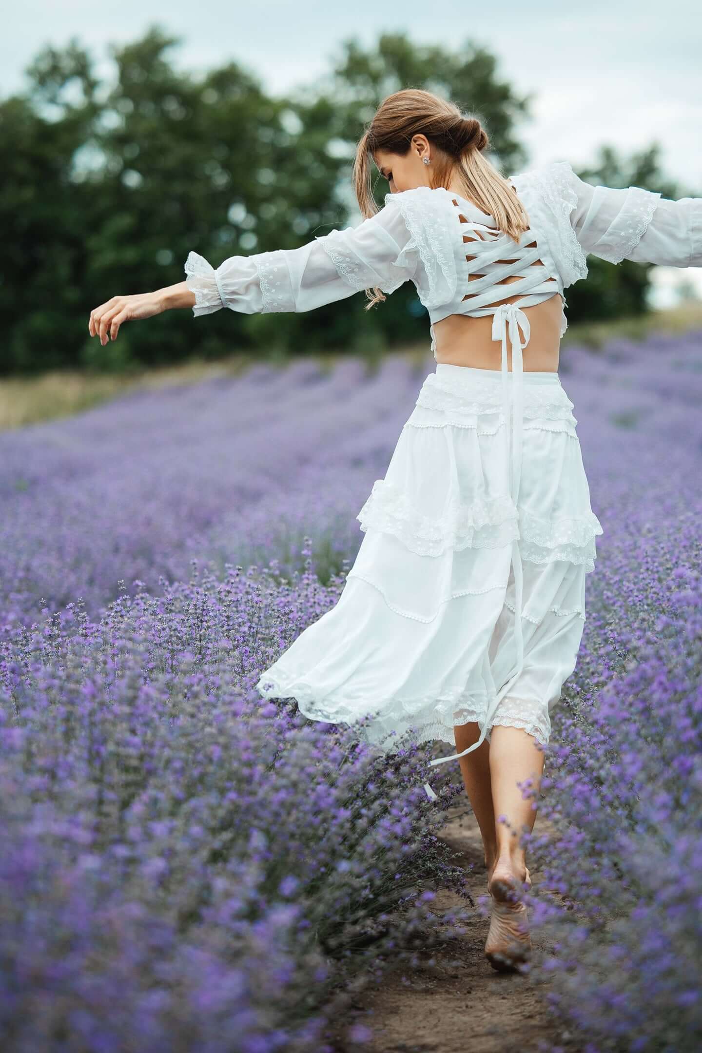 rochie alba midi dantela