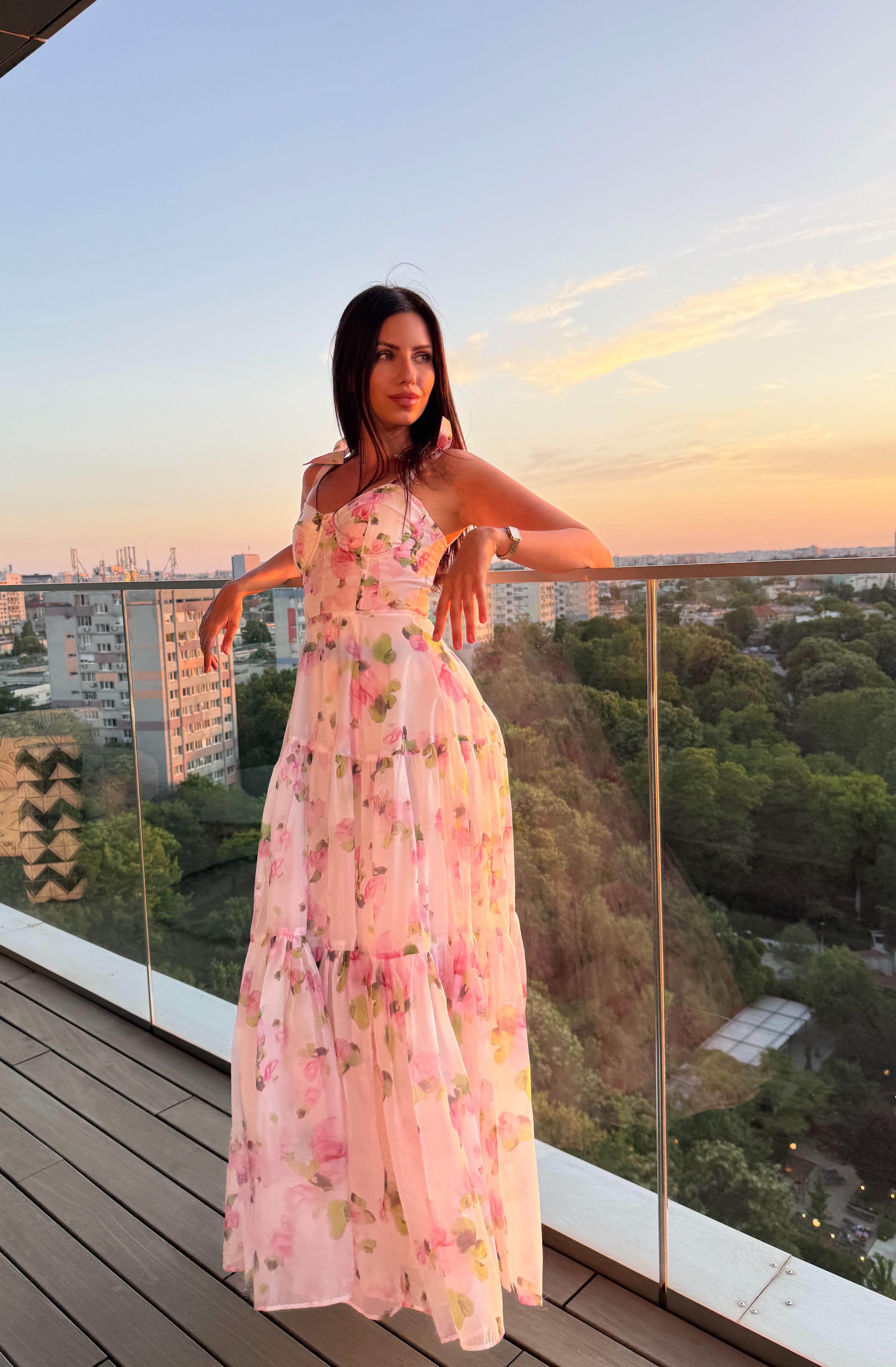Rochie midi florală roz cu corset și fustă amplă, Rosamee