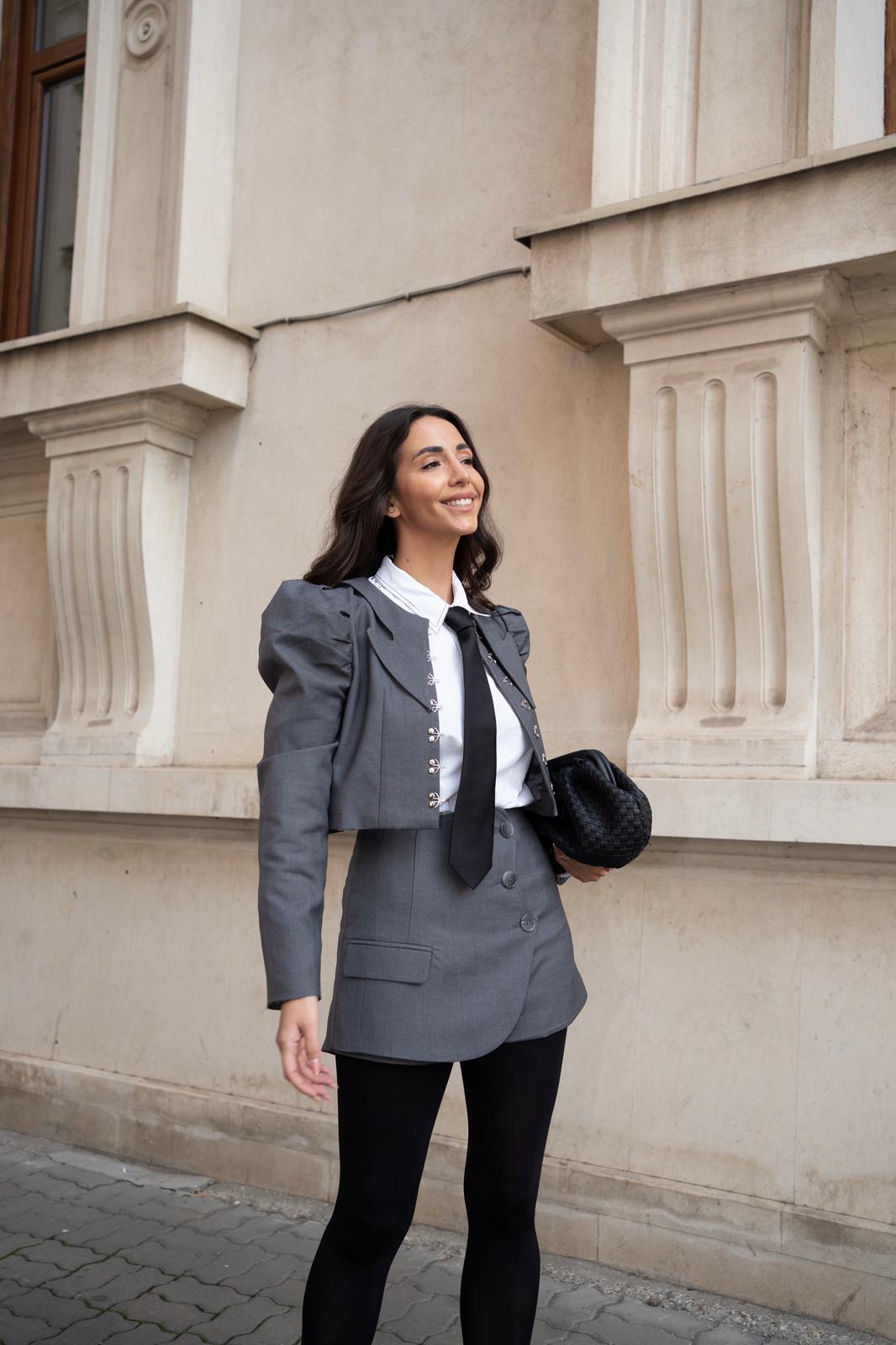 Costum cu Sacou si Fusta Tip Pantaloni, Gri, Niobe