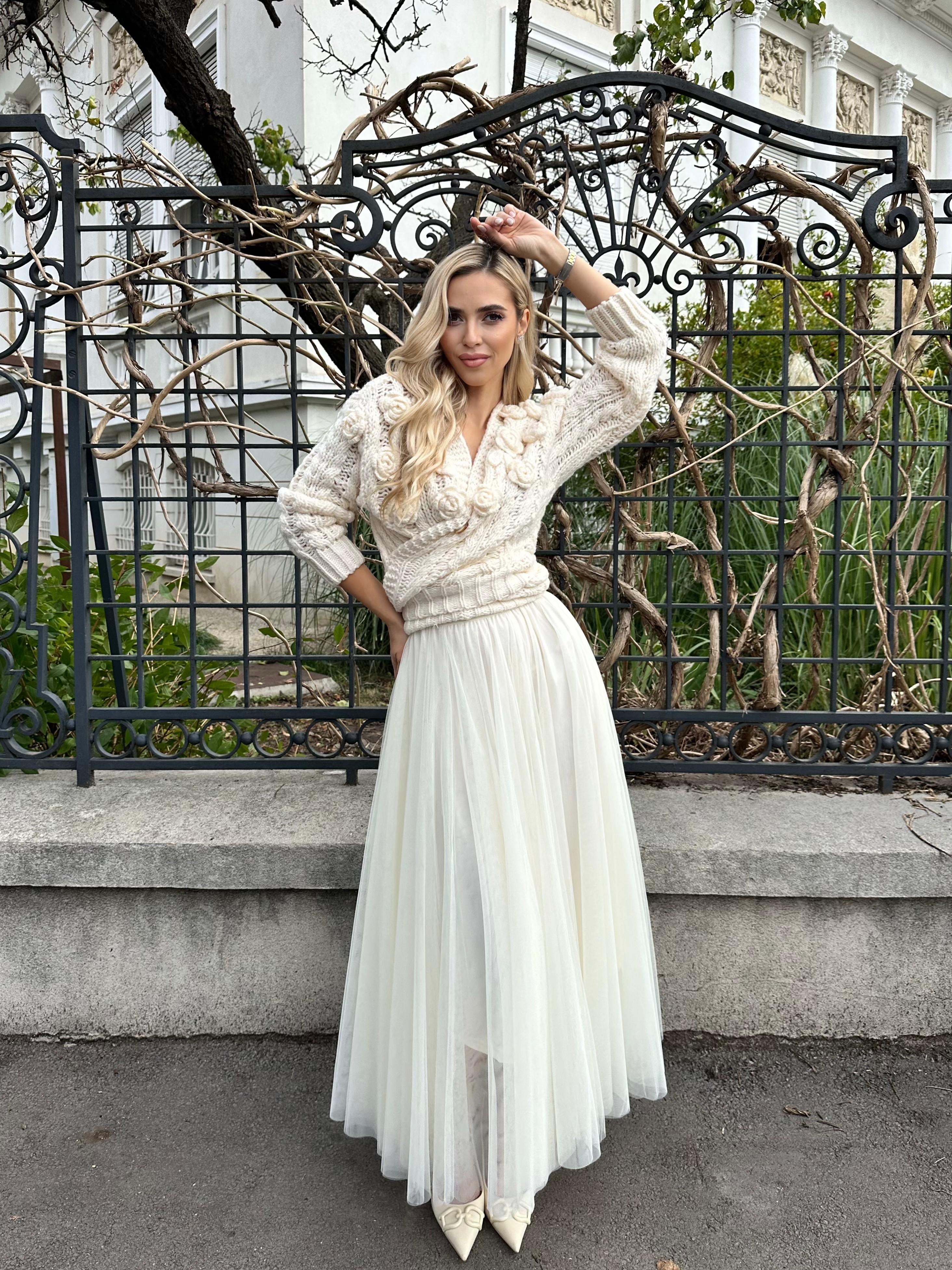 Knitted Sweater with Roses, Ivory - Roseline