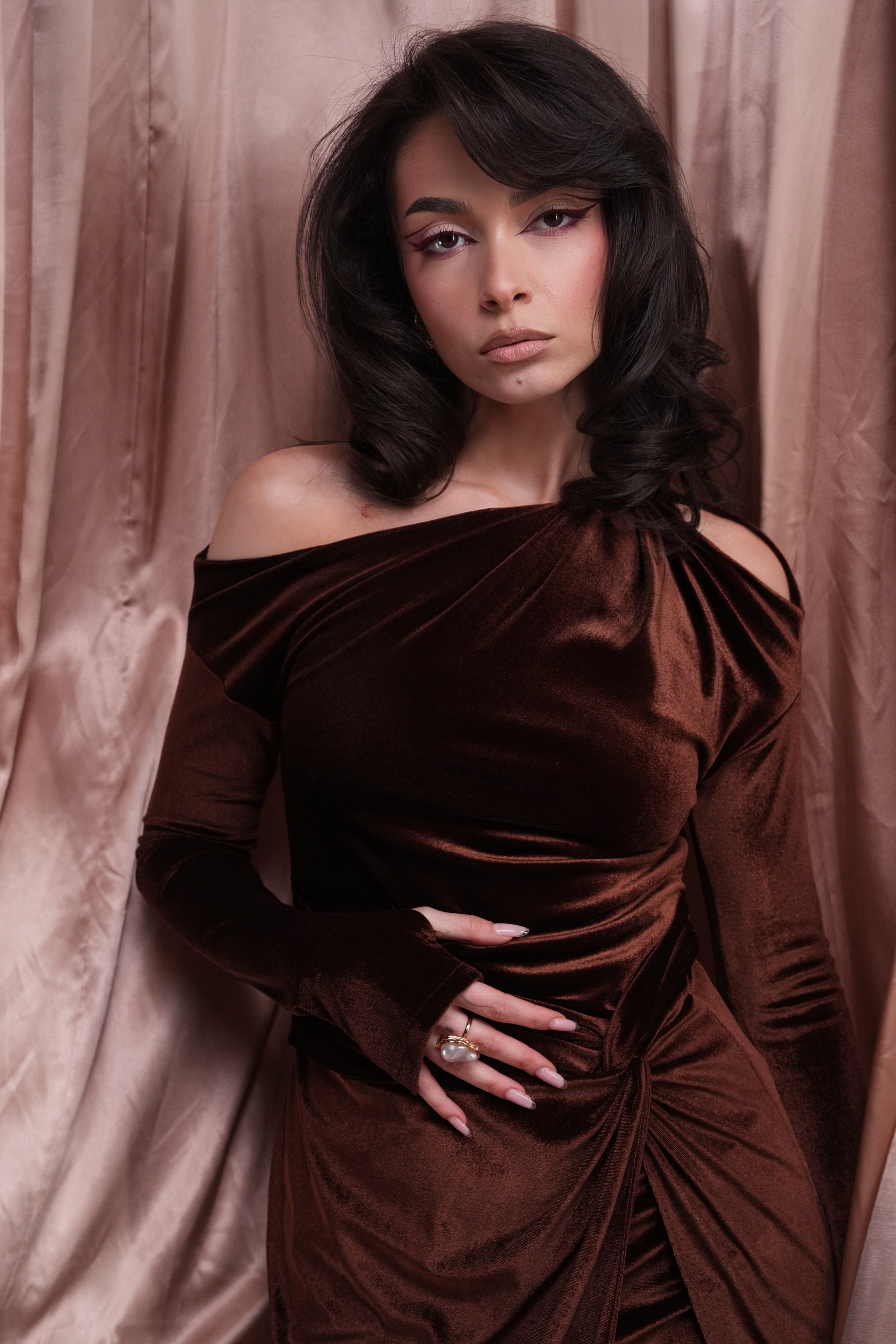 Rochie catifea cu drapaj, maro castaniu, Arlu