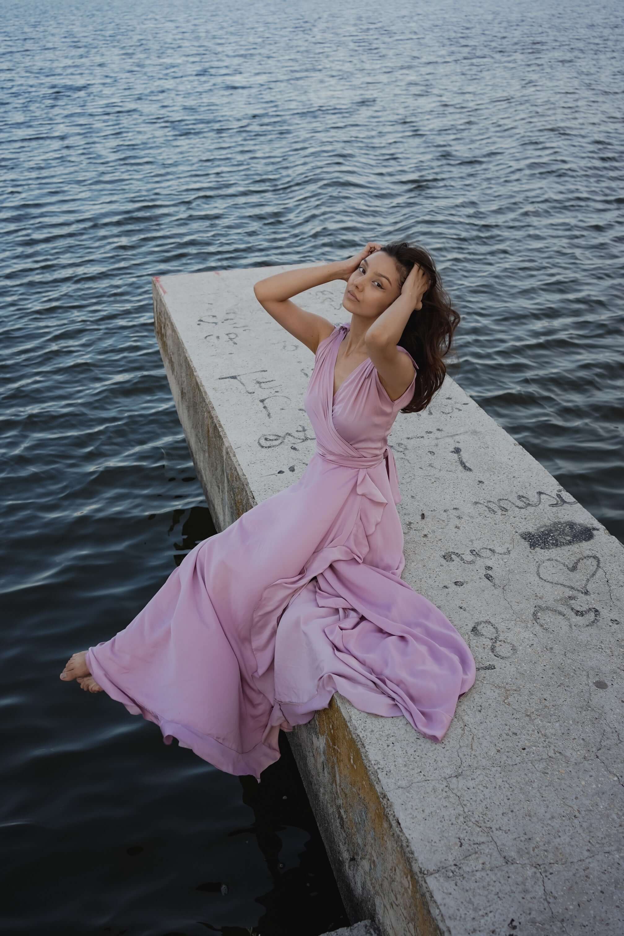 rochie lunga vaporoasa roz lila cu cordon si volanase