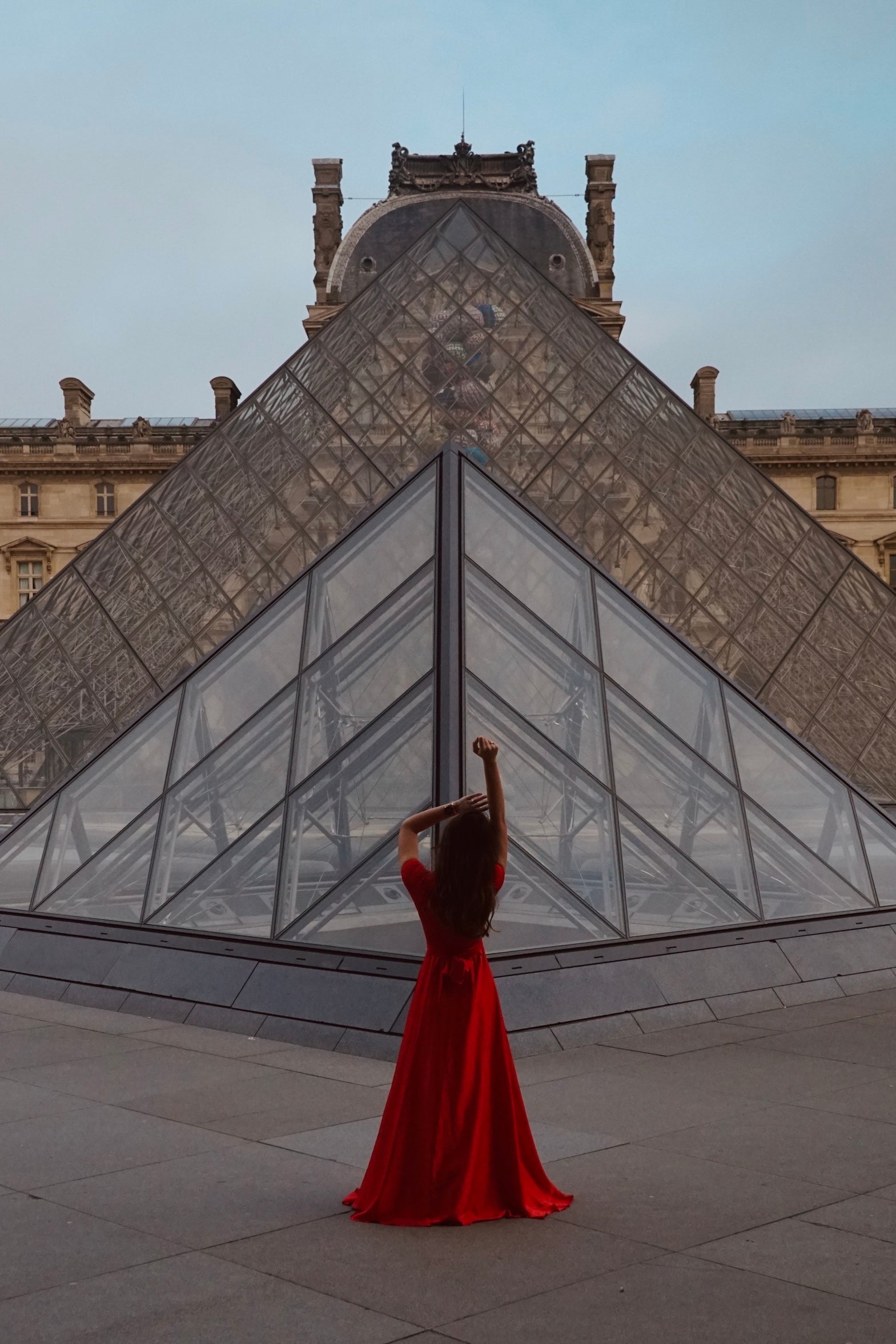 rochie lunga vaporoasa rosie cu cordon si volanase