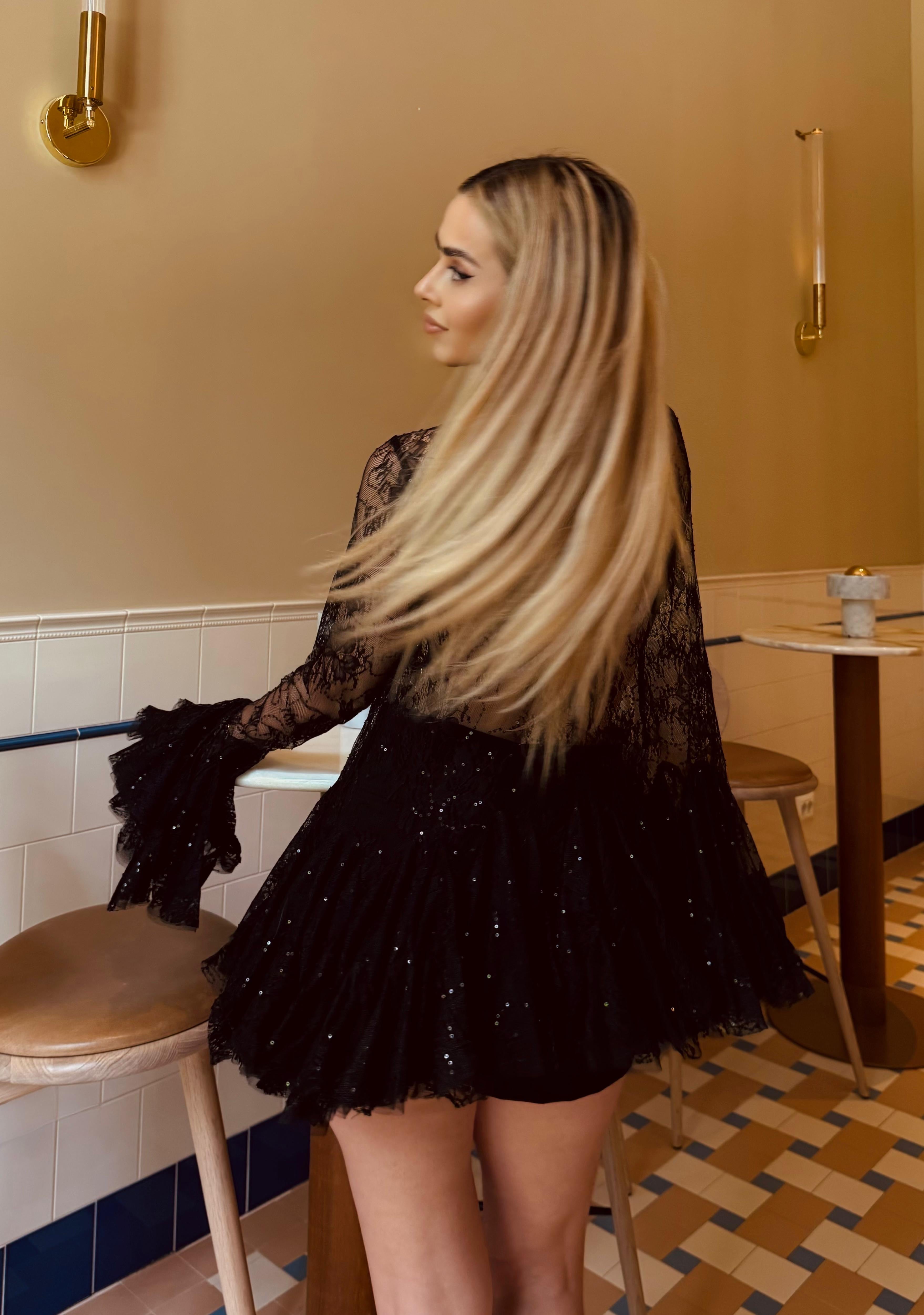 Compleu din dantelă neagra– fustă și cămașă, Cosette