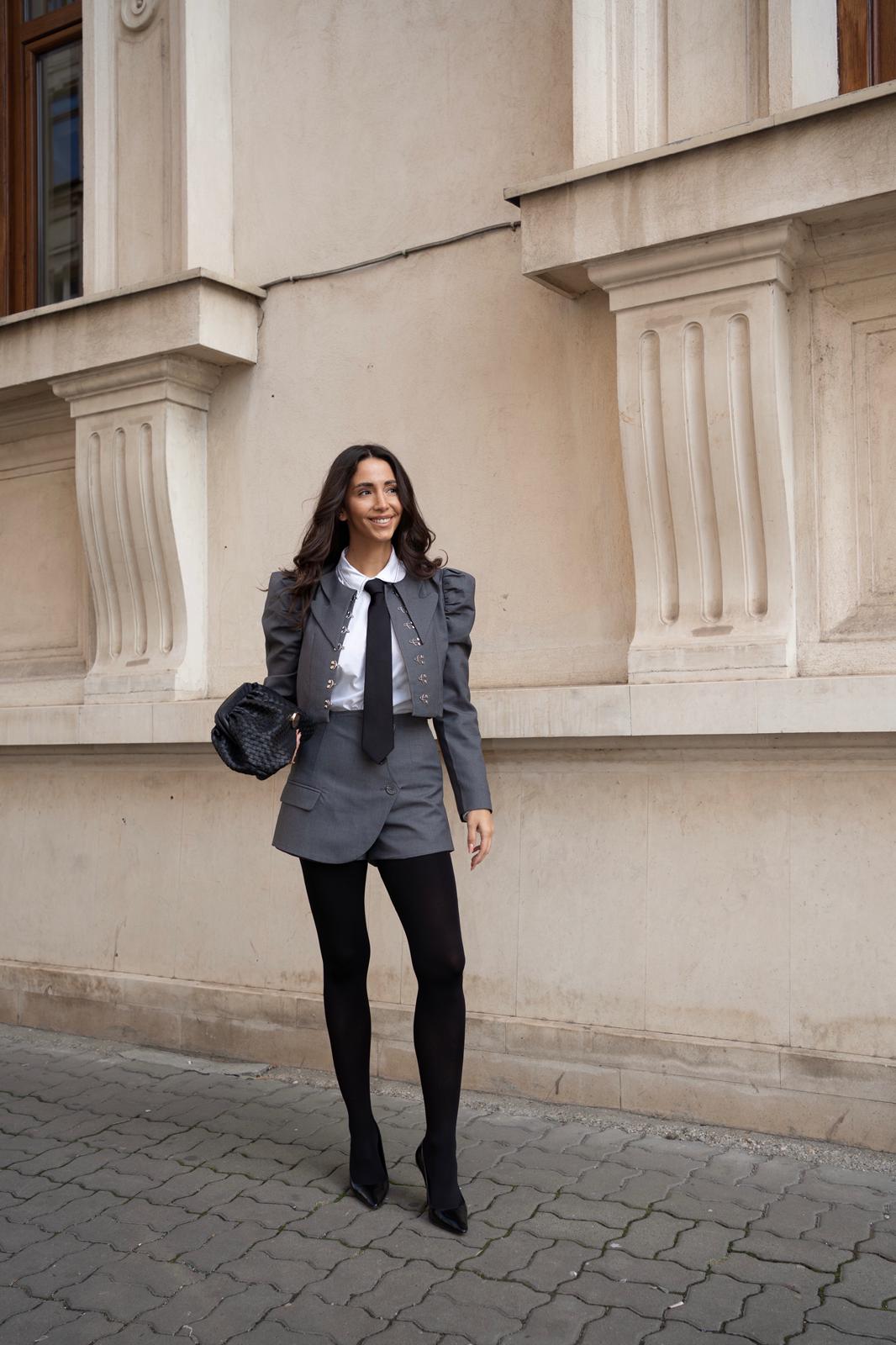 Costum cu Sacou si Fusta Tip Pantaloni, Gri, Niobe