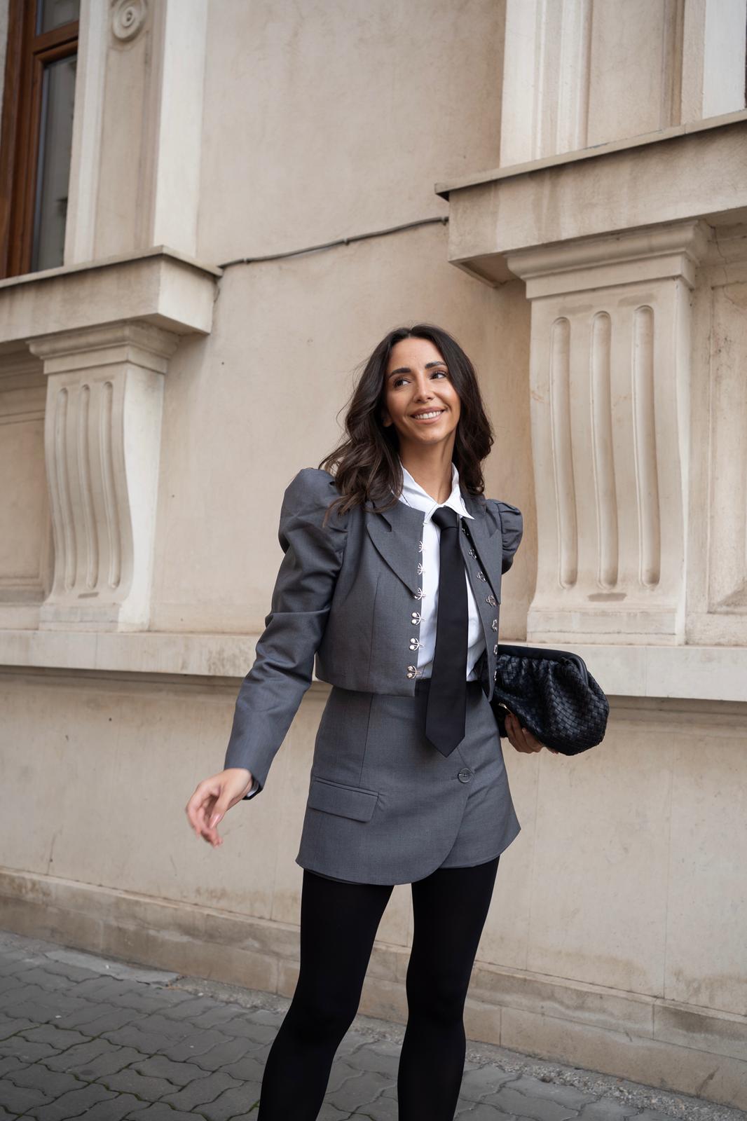 Costum cu Sacou si Fusta Tip Pantaloni, Gri, Niobe