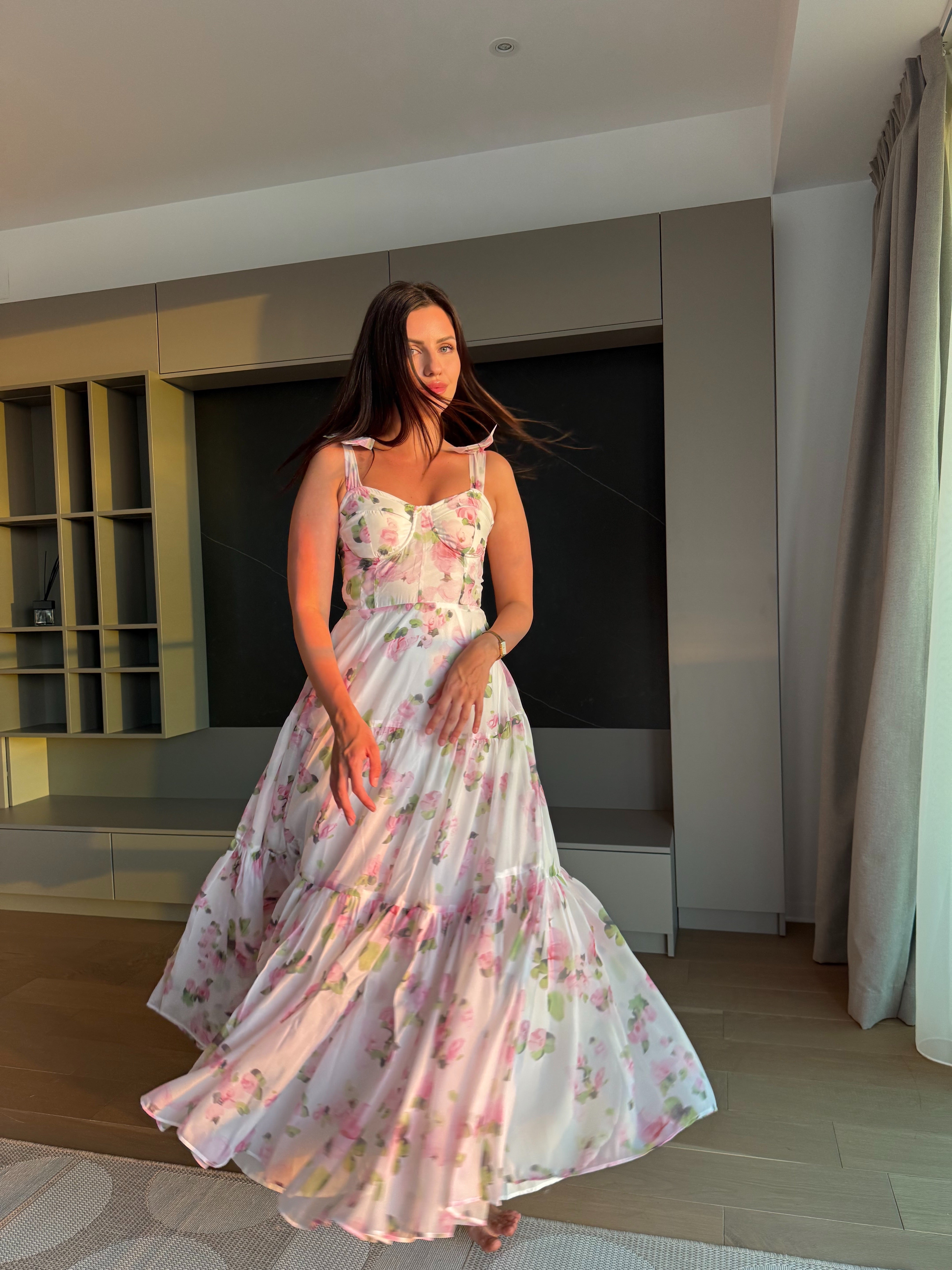Rochie midi florală roz cu corset și fustă amplă, Rosamee