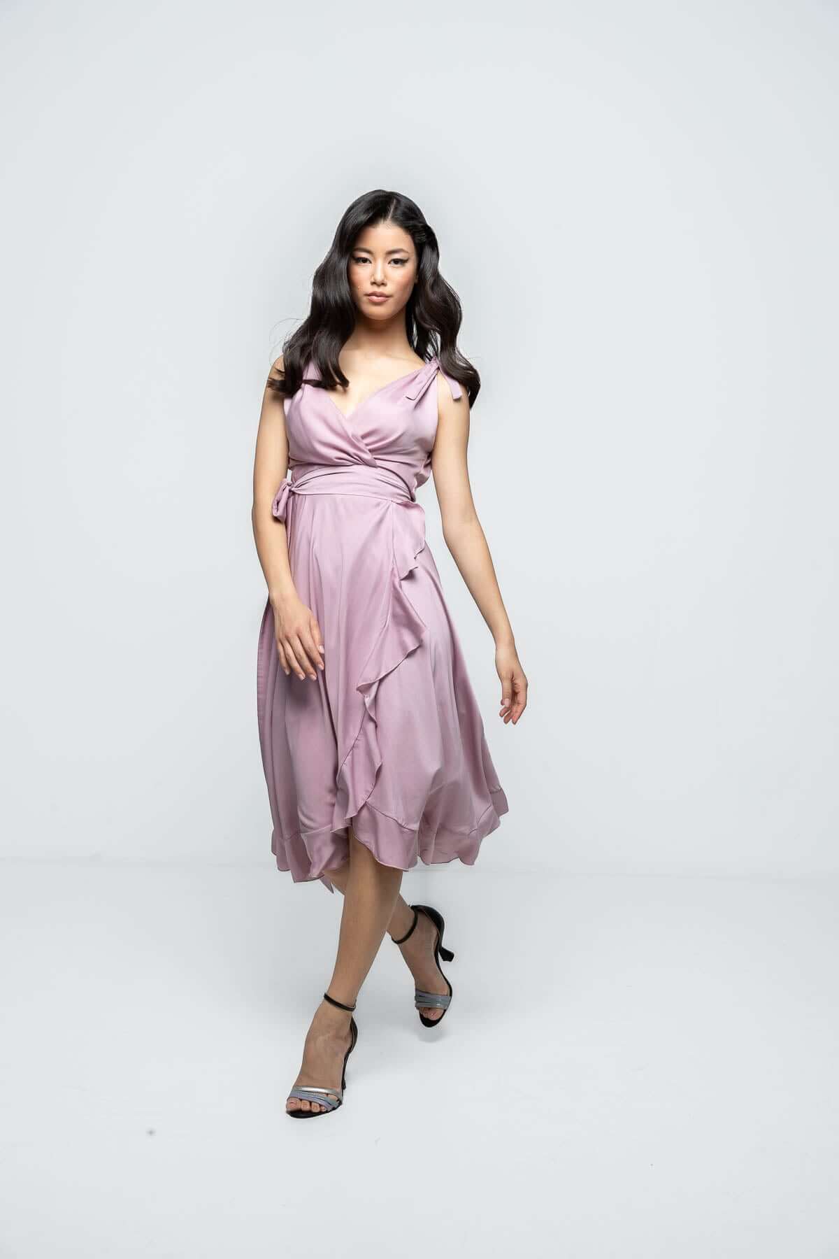 rochie lila roz vaporoasa petrecuta