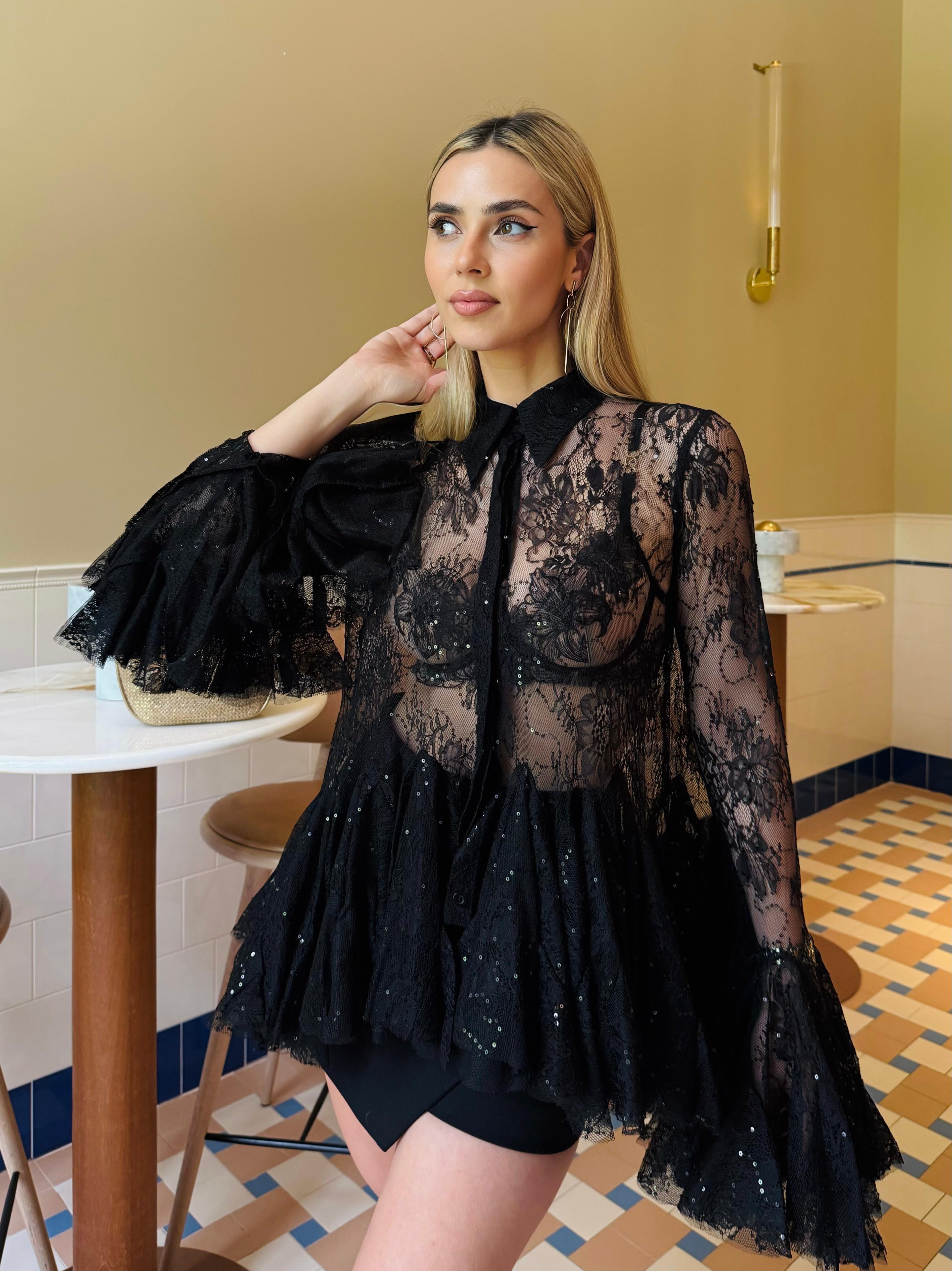 Compleu din dantelă neagra– fustă și cămașă, Cosette