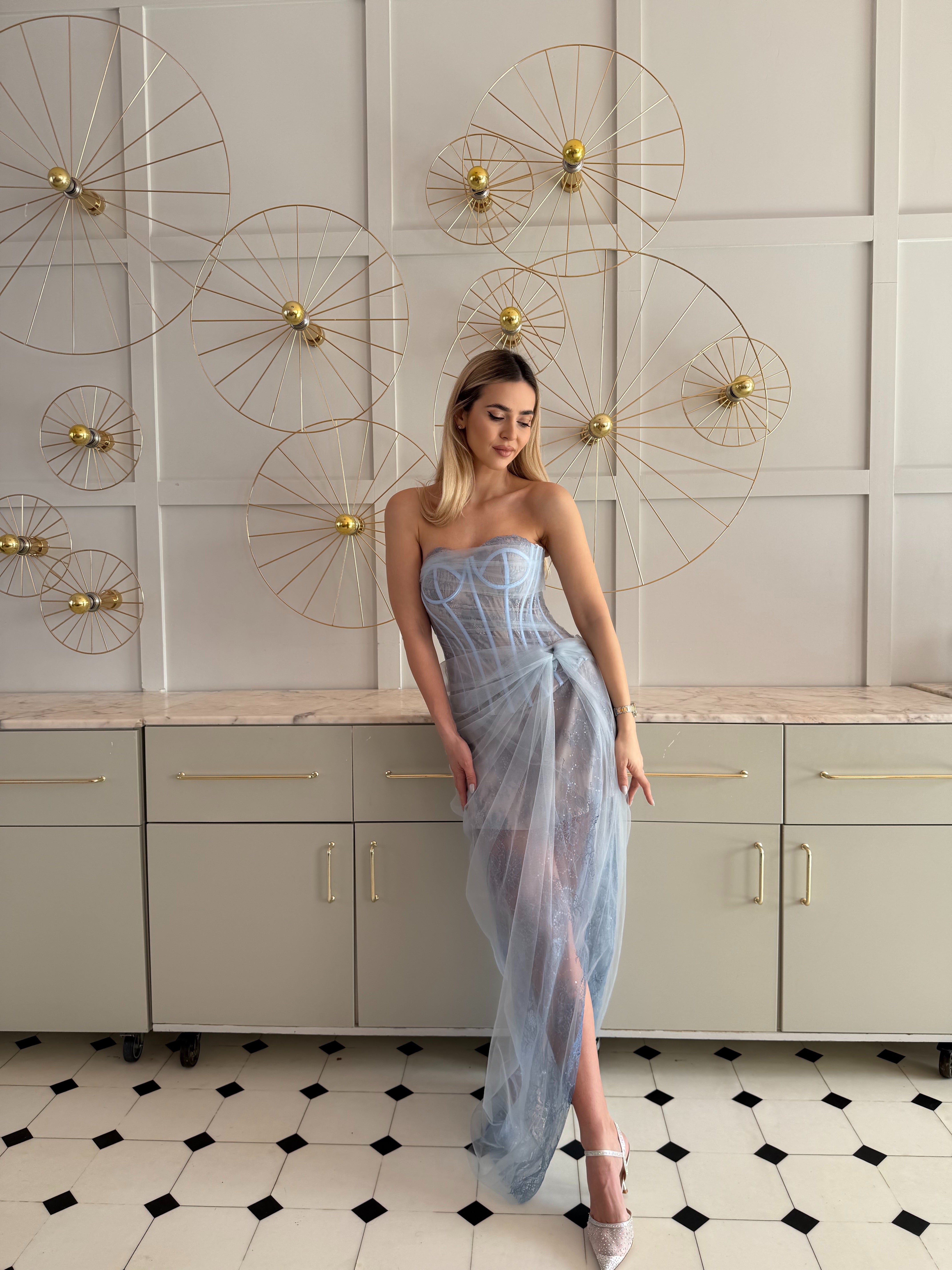 Rochie din tulle bleu cu corset structurat și dantelă cu micro particule strălucitoare,Azurine