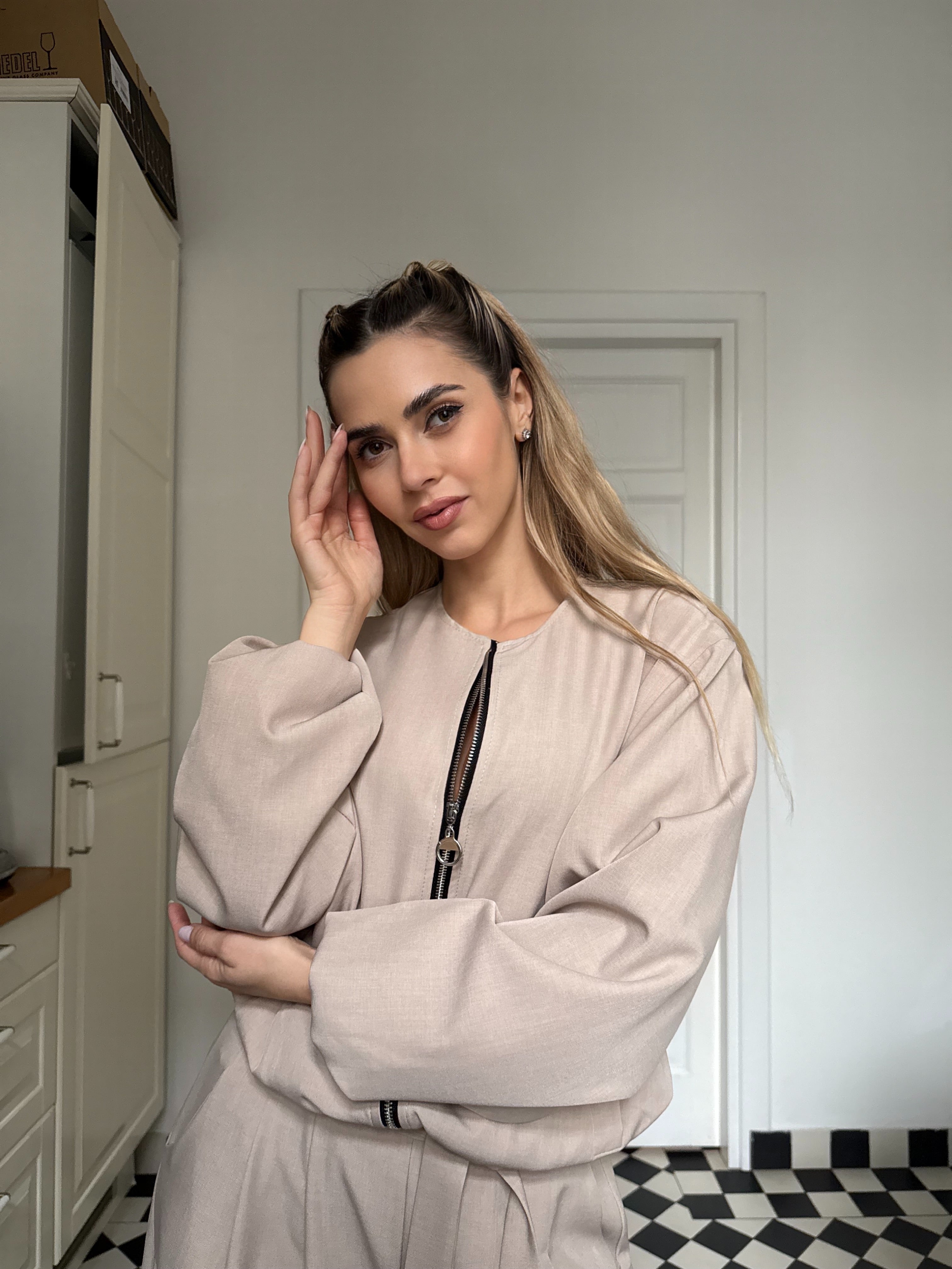 Costum Dama Elegant cu Jacheta Bomber si Pantaloni Palazzo Beige VOYAGEUSE