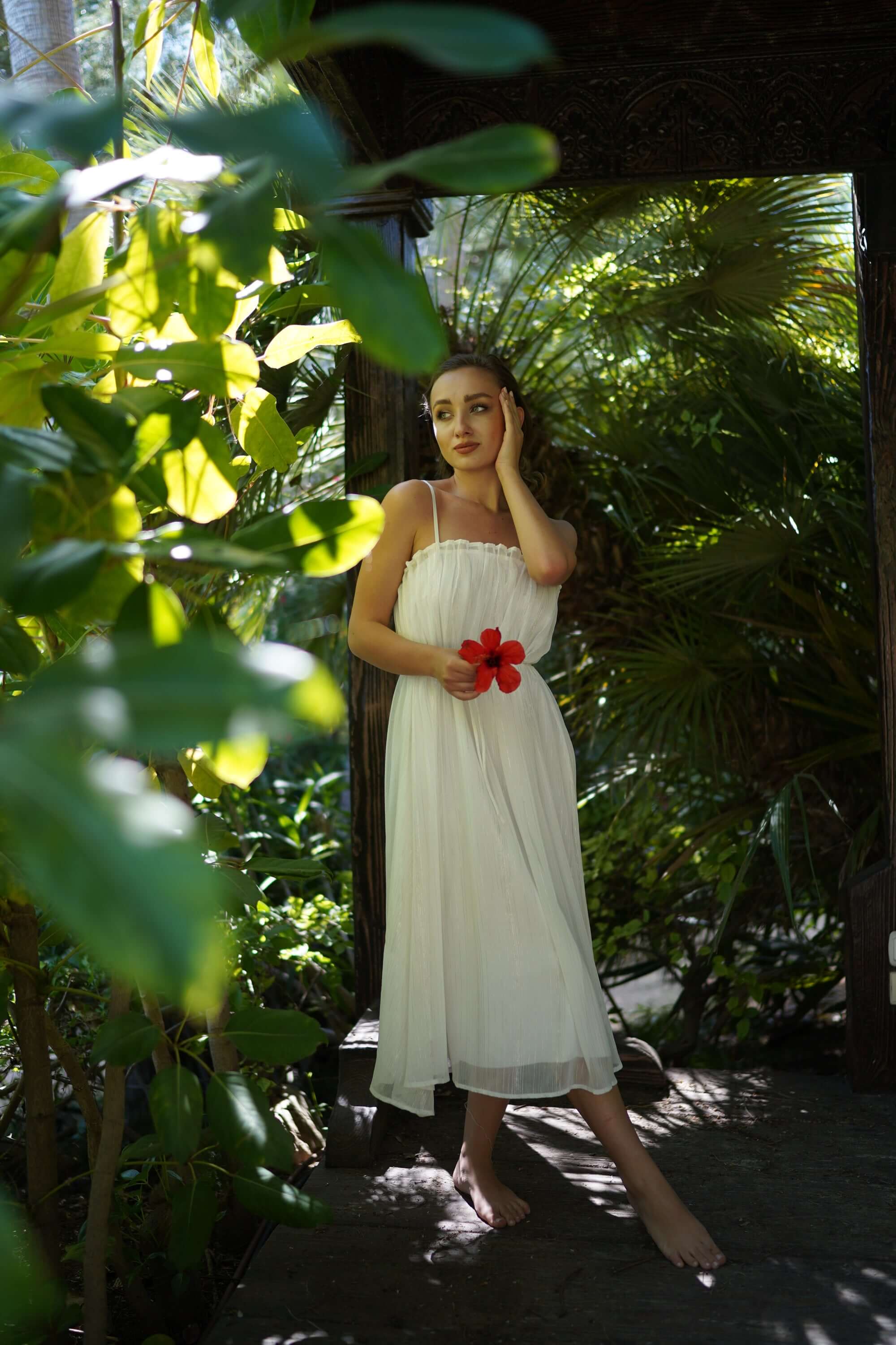 rochie alba lunga larga sclipitoare