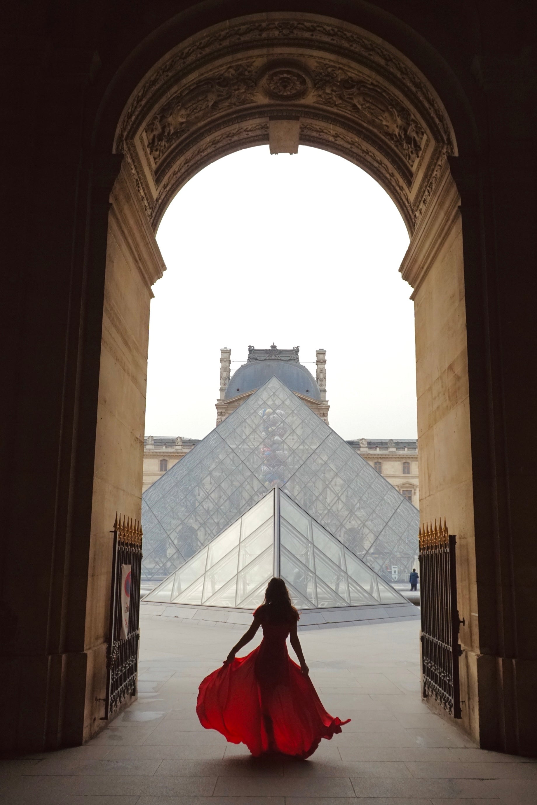 rochie lunga vaporoasa rosie cu cordon si volanase