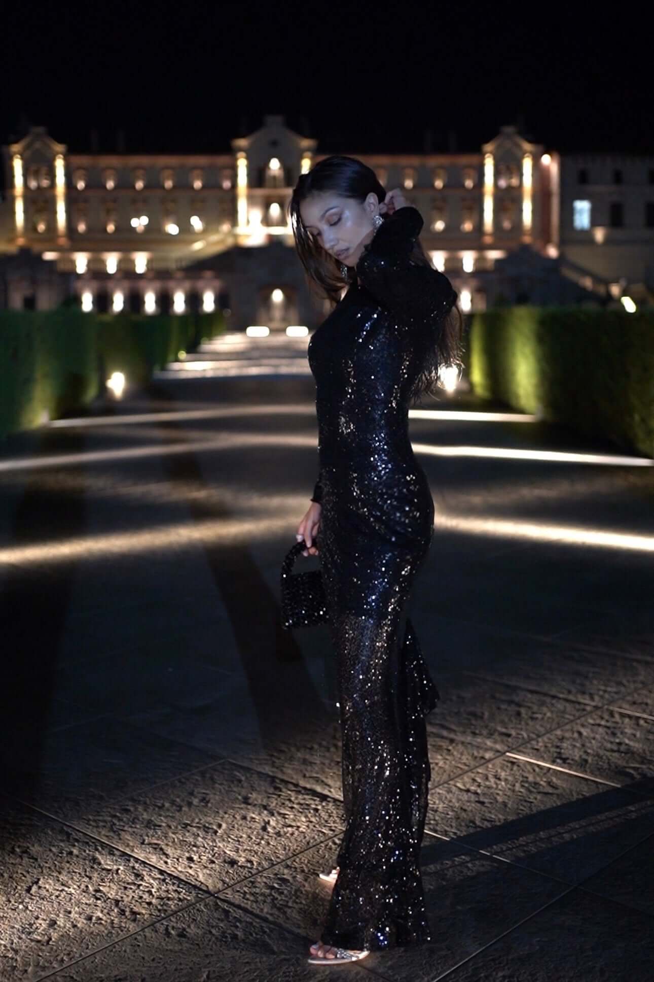 rochie lunga mulata neagra cu paiete maneca lunga