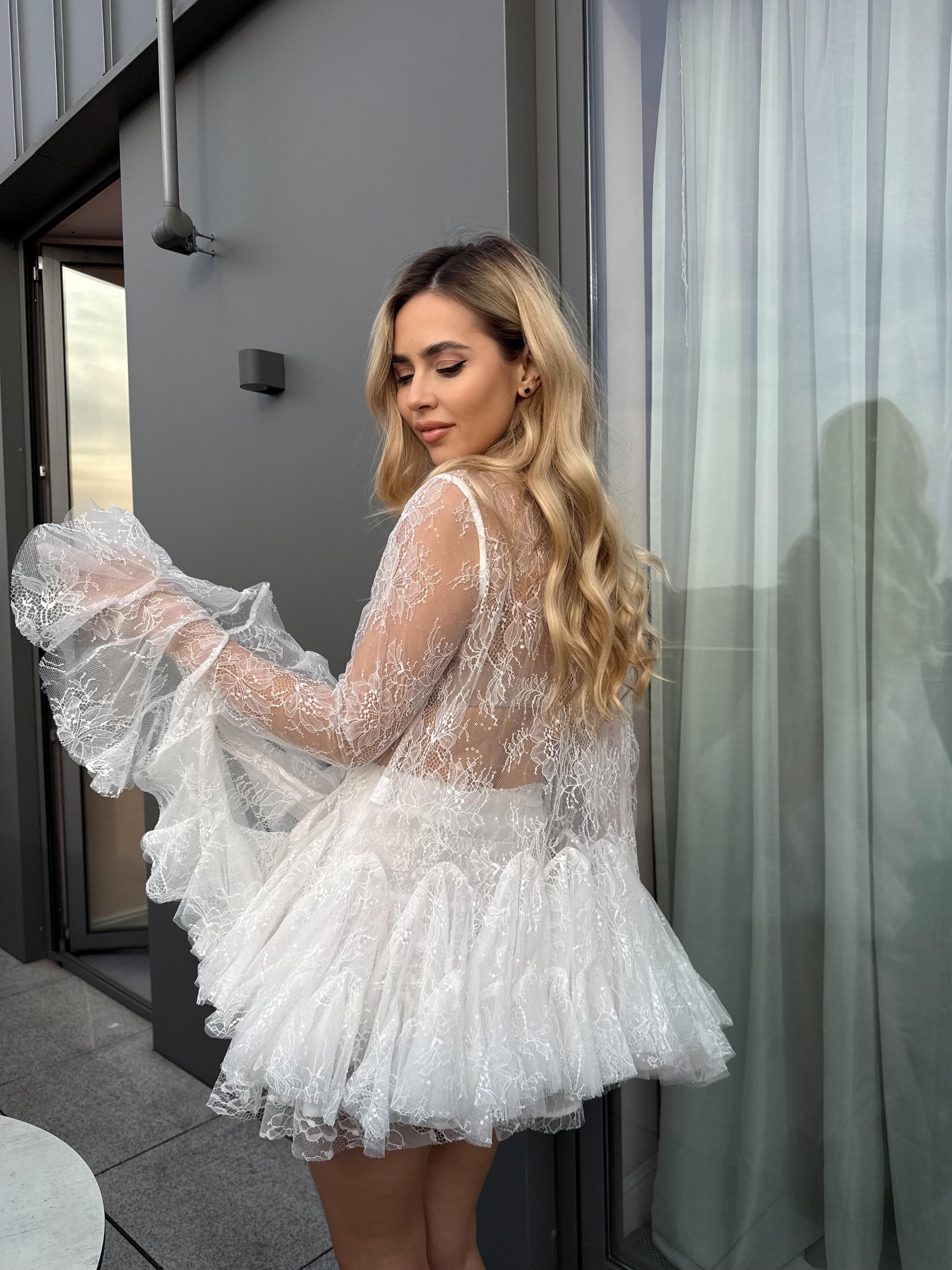 Compleu din dantelă albă – fustă și cămașă, Cosette