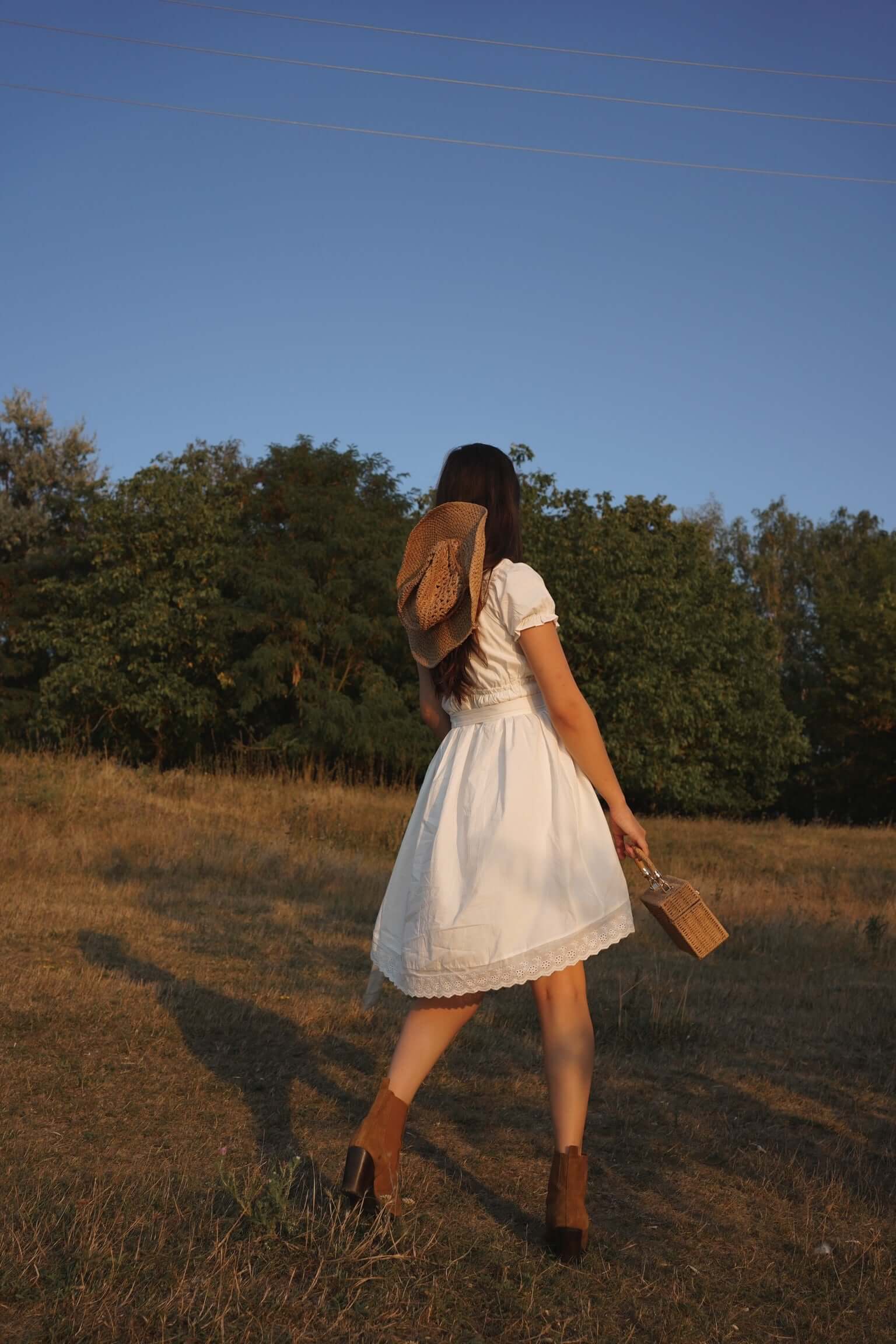 rochie alba mini dantela