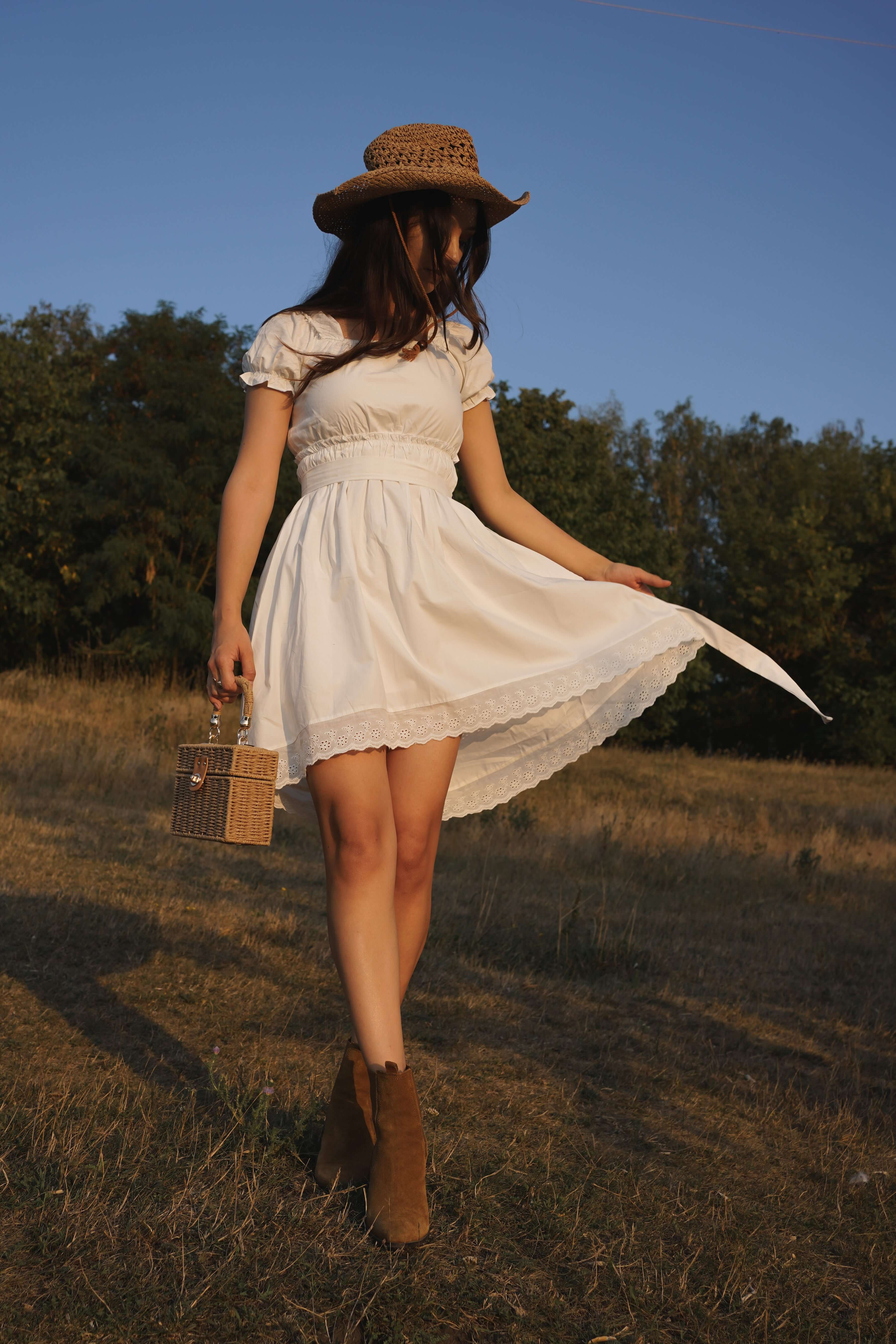 rochie alba mini dantela