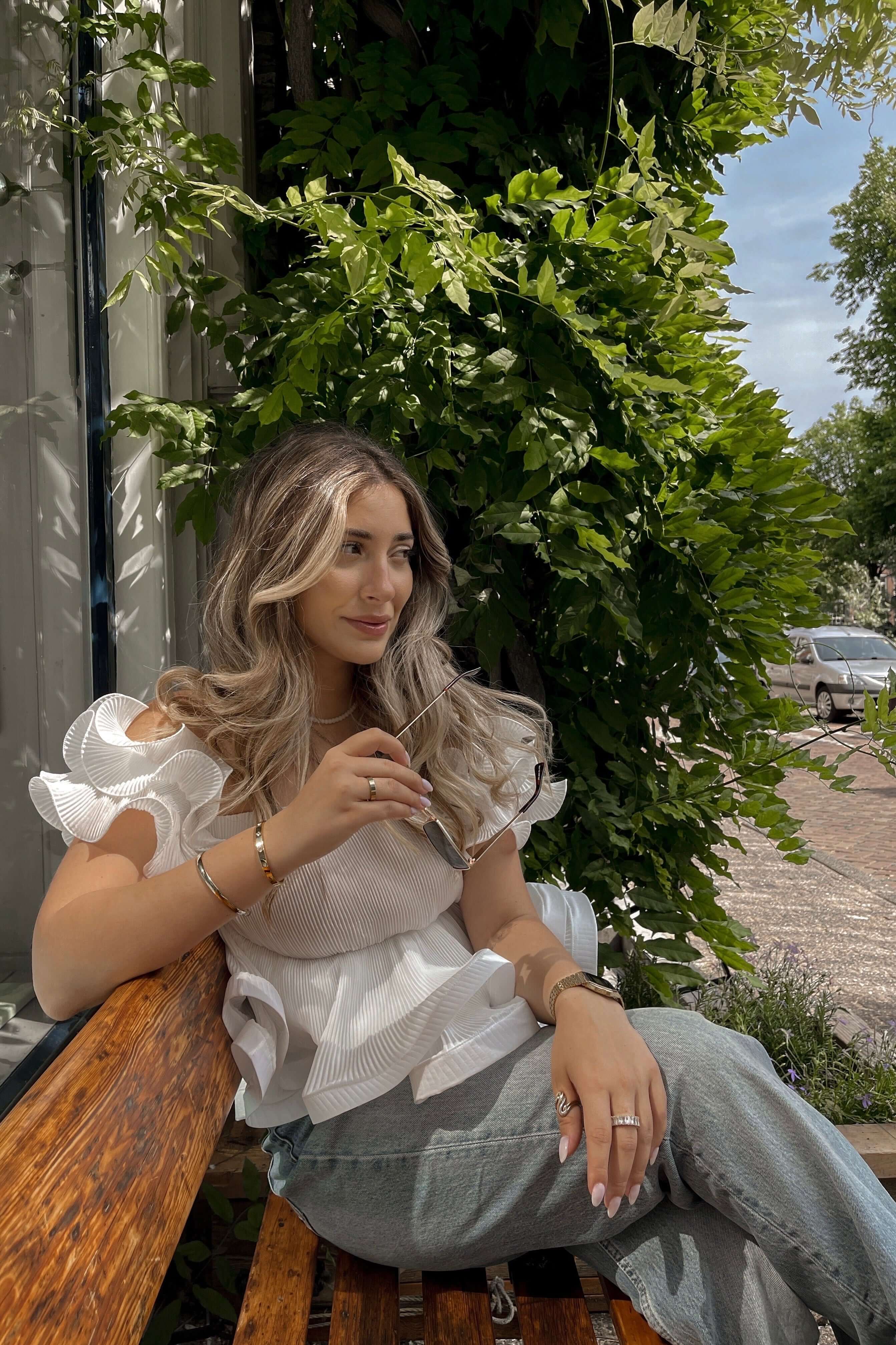 Top cu Volane Supradimensionate, Alb, Belle