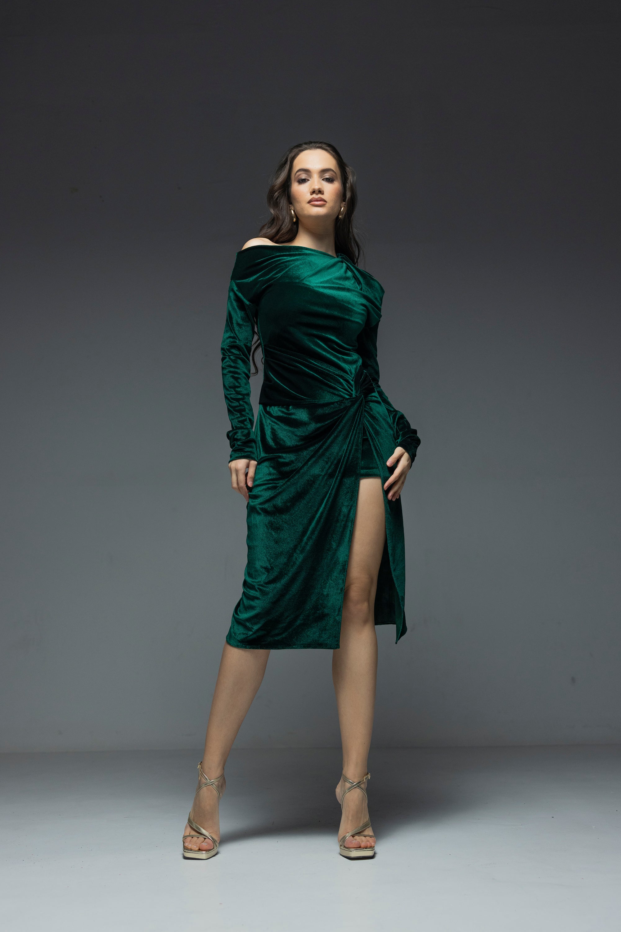 Rochie catifea cu drapaj, verde, Arlu