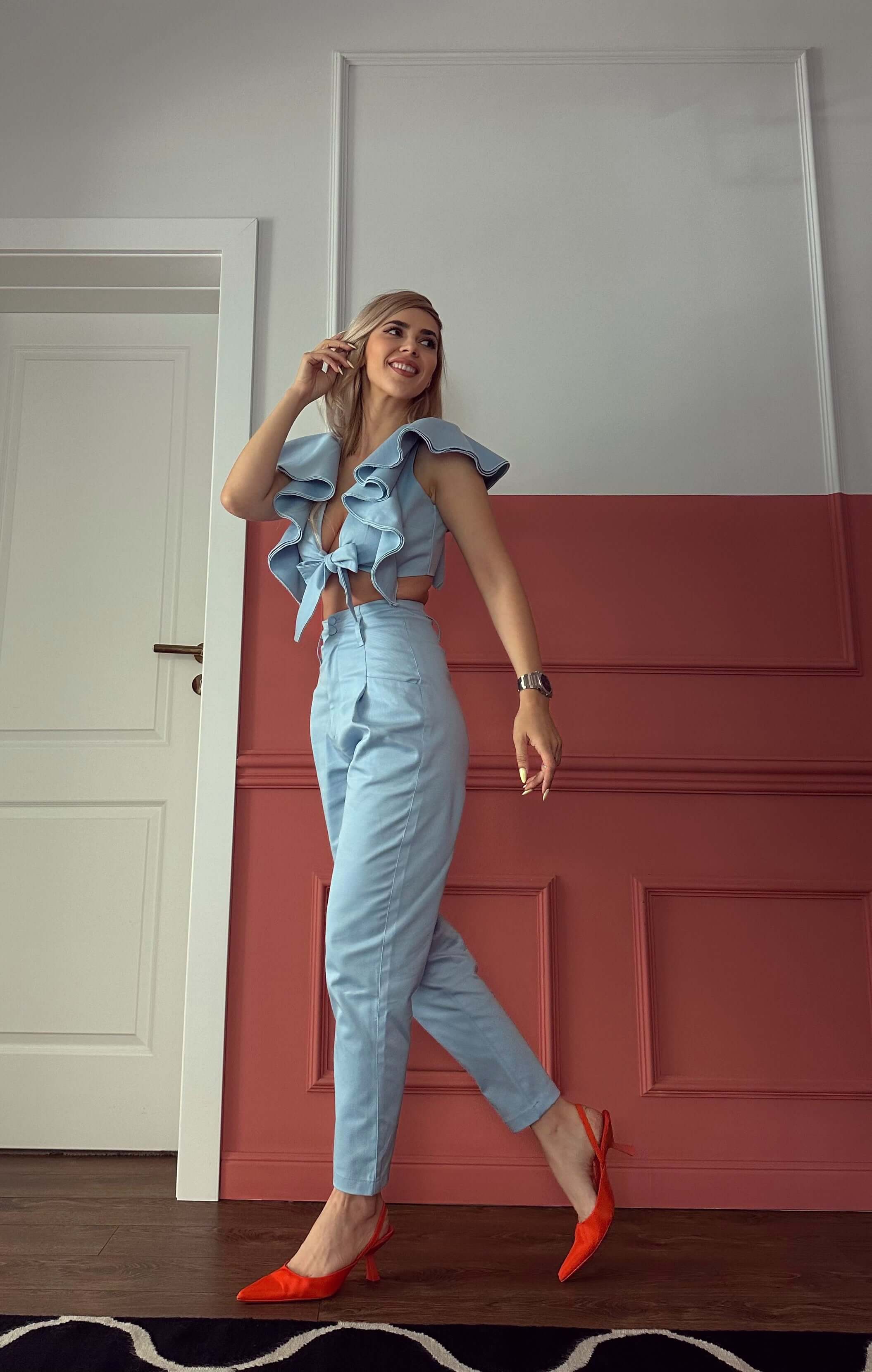 pantaloni albastri top albastru bleu