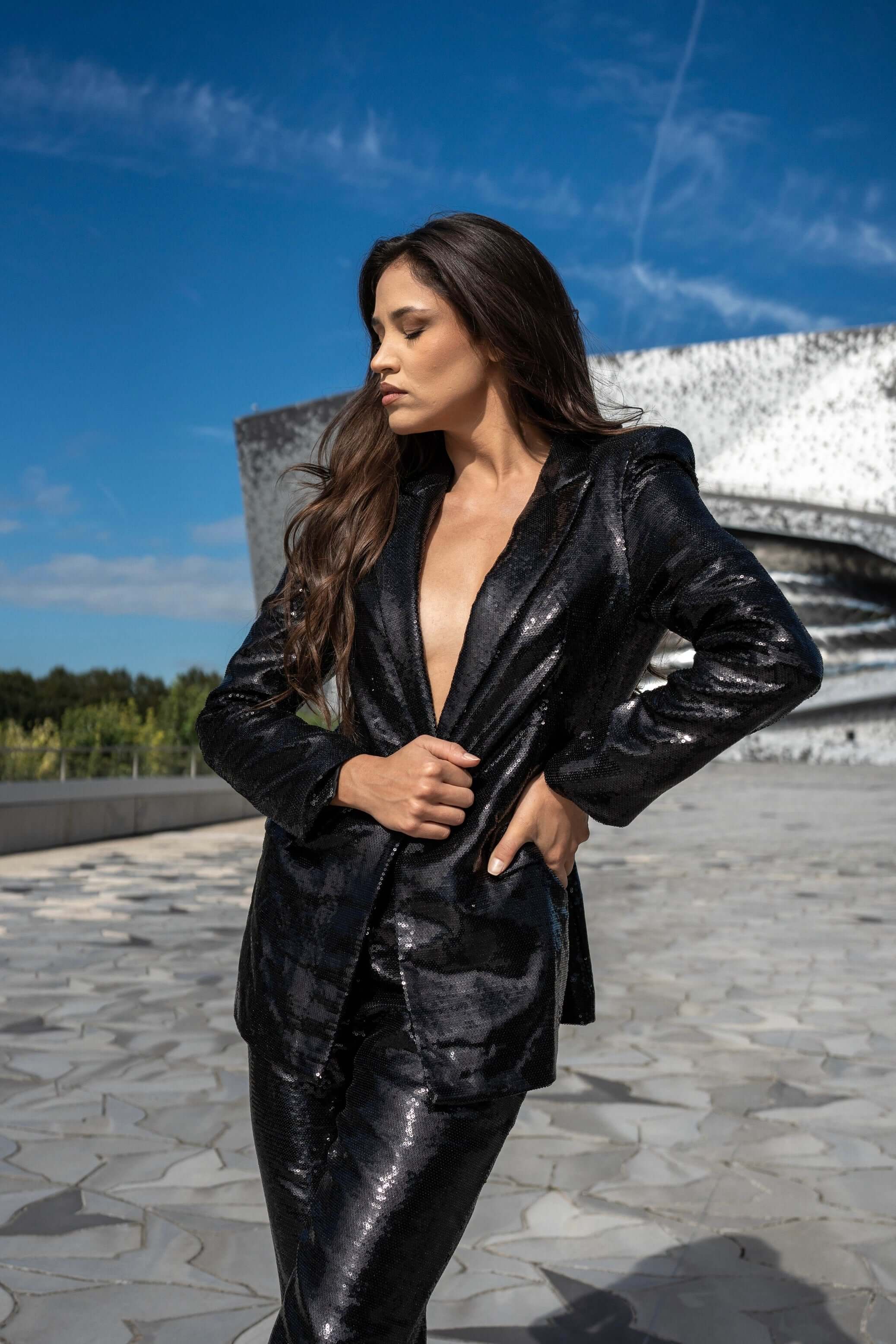 elegant costum negru paiete sacou negru paiete pantaloni lungi negri paiete