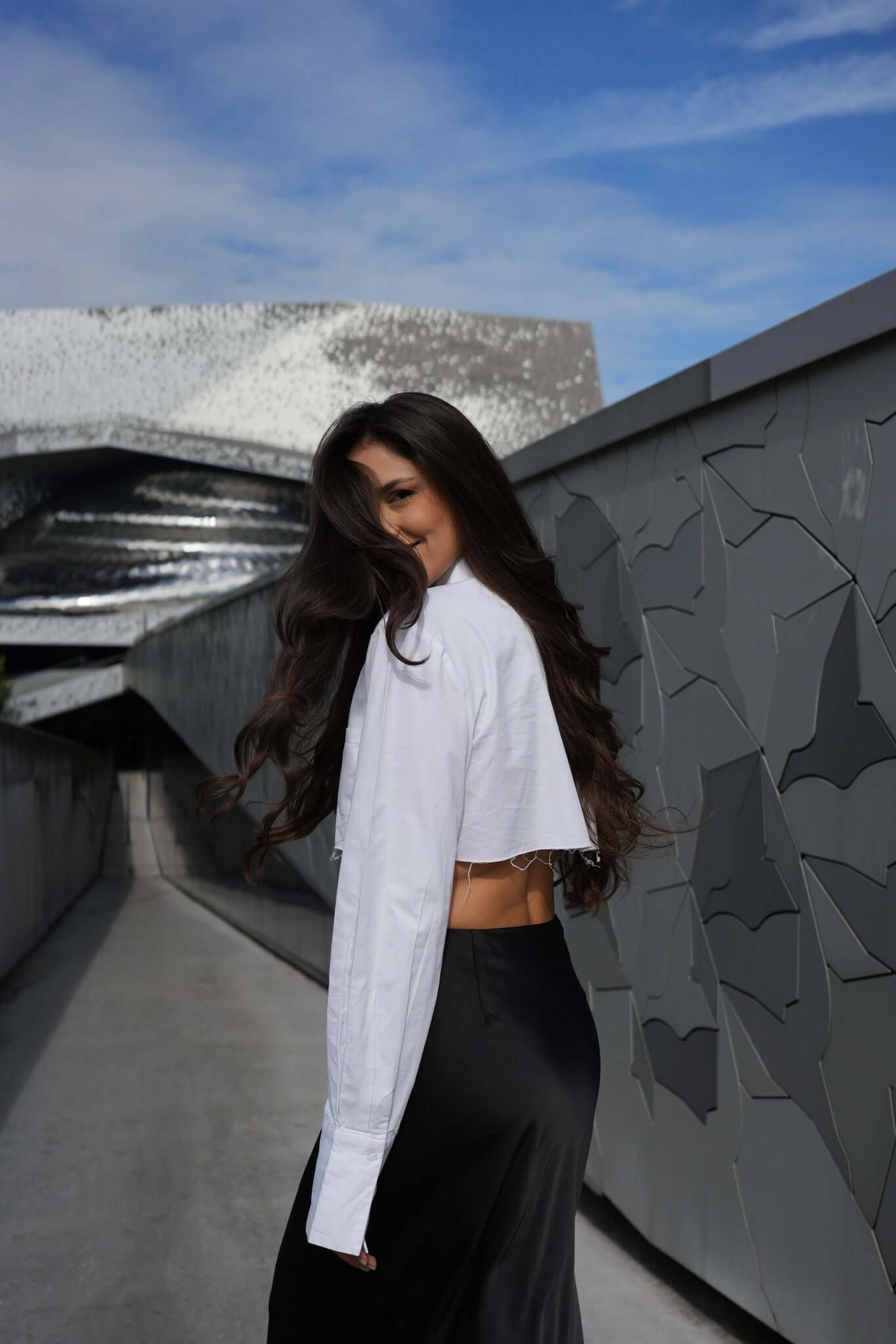 camasa alba scurta taiata cu maneca lunga