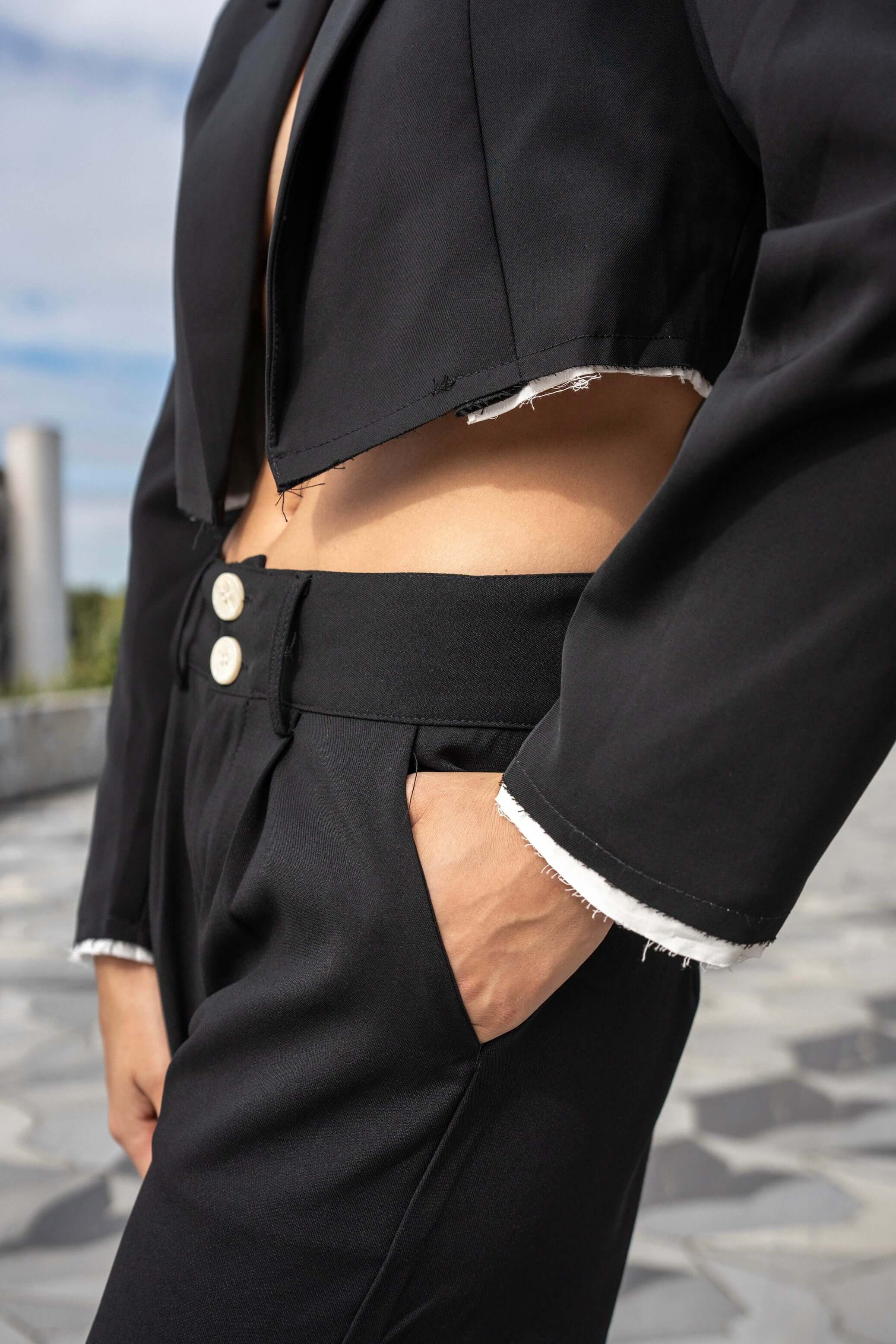 costum negru sacou scurt negru sacou maneca lunga pantaloni lungi negri