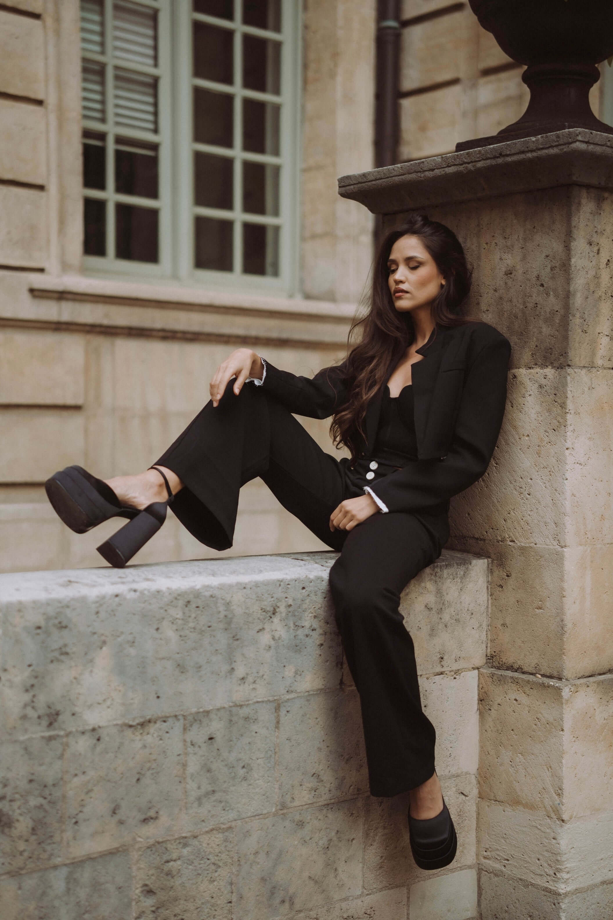 costum negru sacou scurt negru sacou maneca lunga pantaloni lungi negri