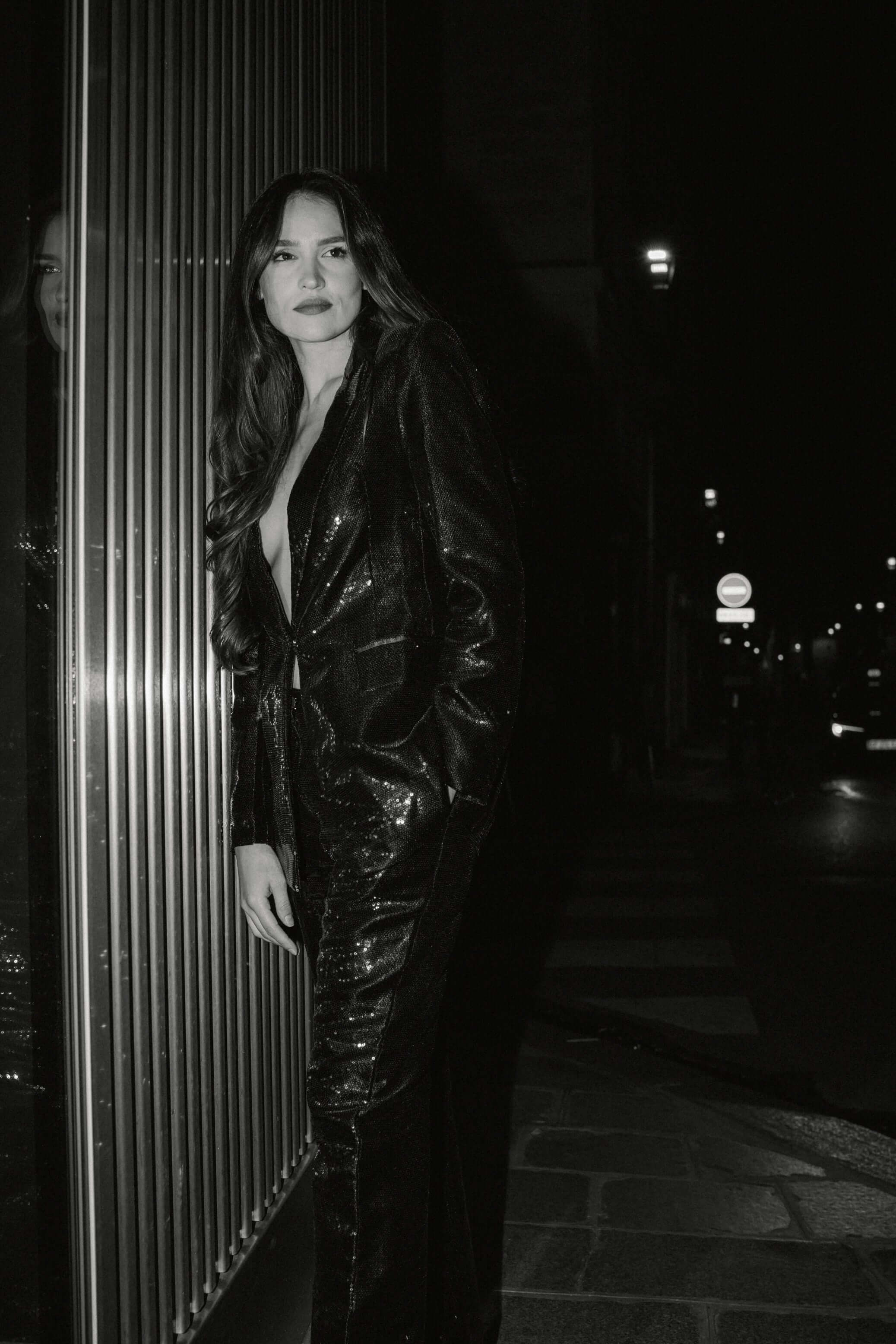 elegant costum negru paiete sacou negru paiete pantaloni lungi negri paiete