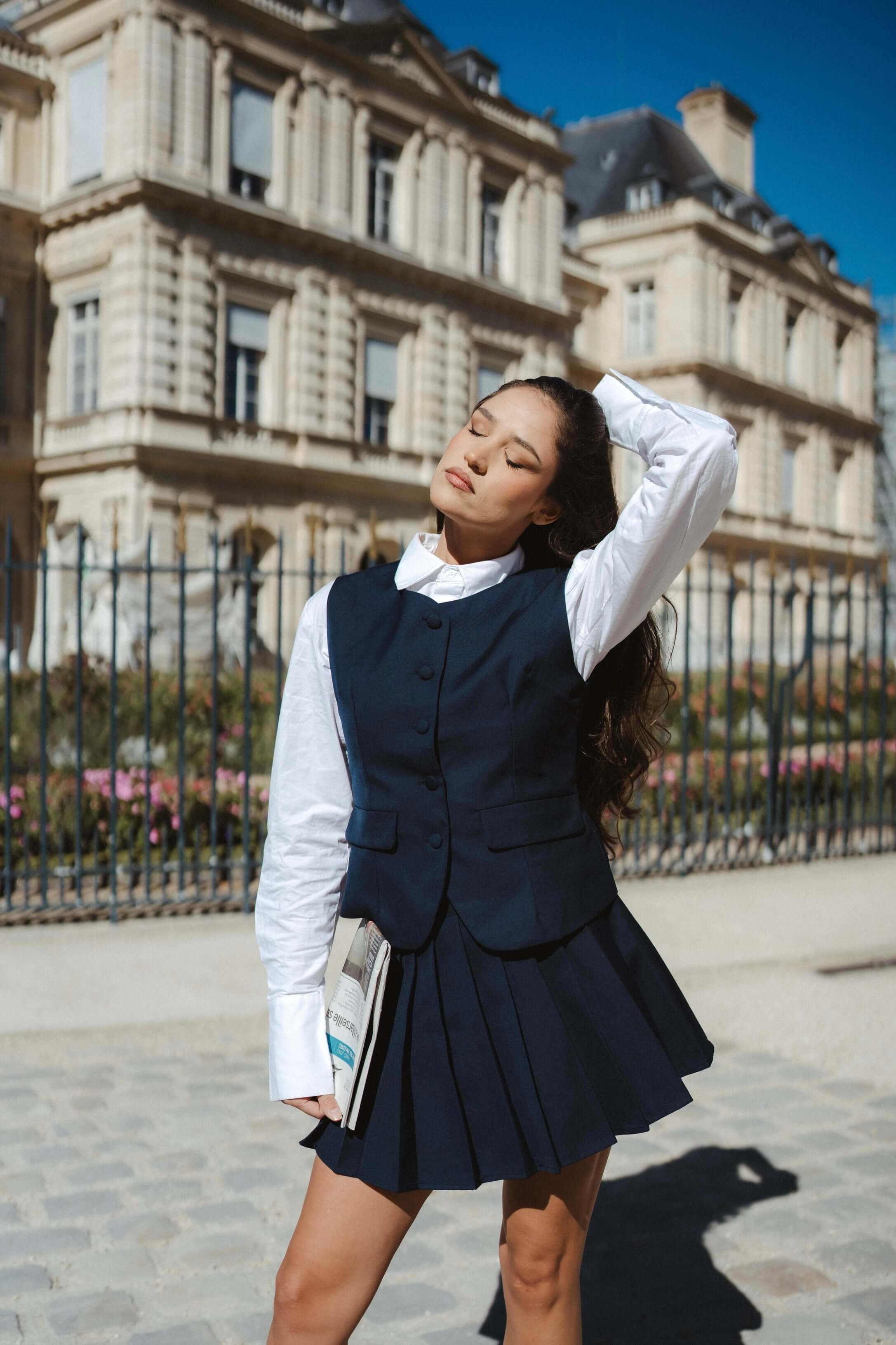 costum fusta pantalon scurta tenis vesta cu nasturi