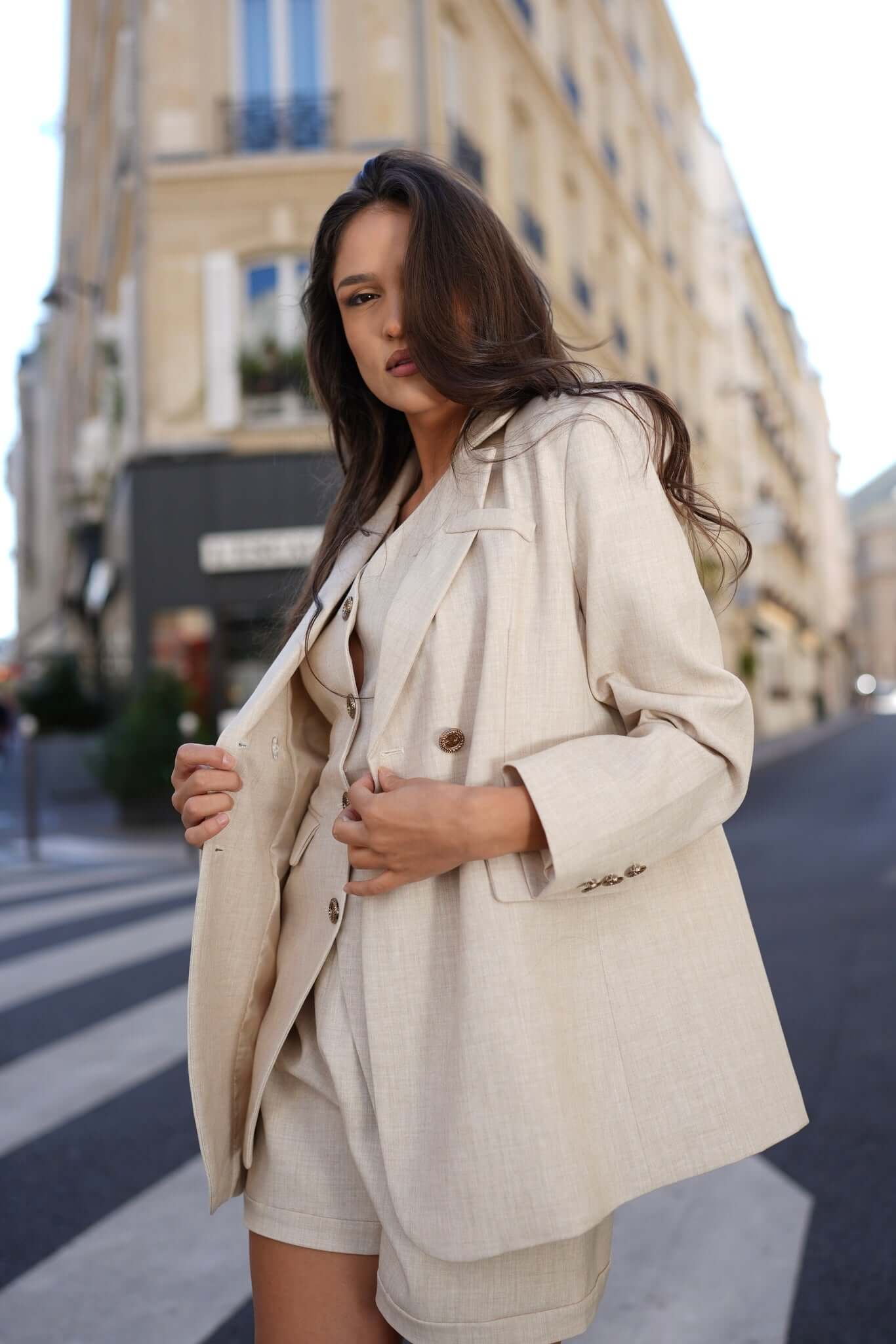 costum bej pantaloni scurti costum vesta sacou bej crem