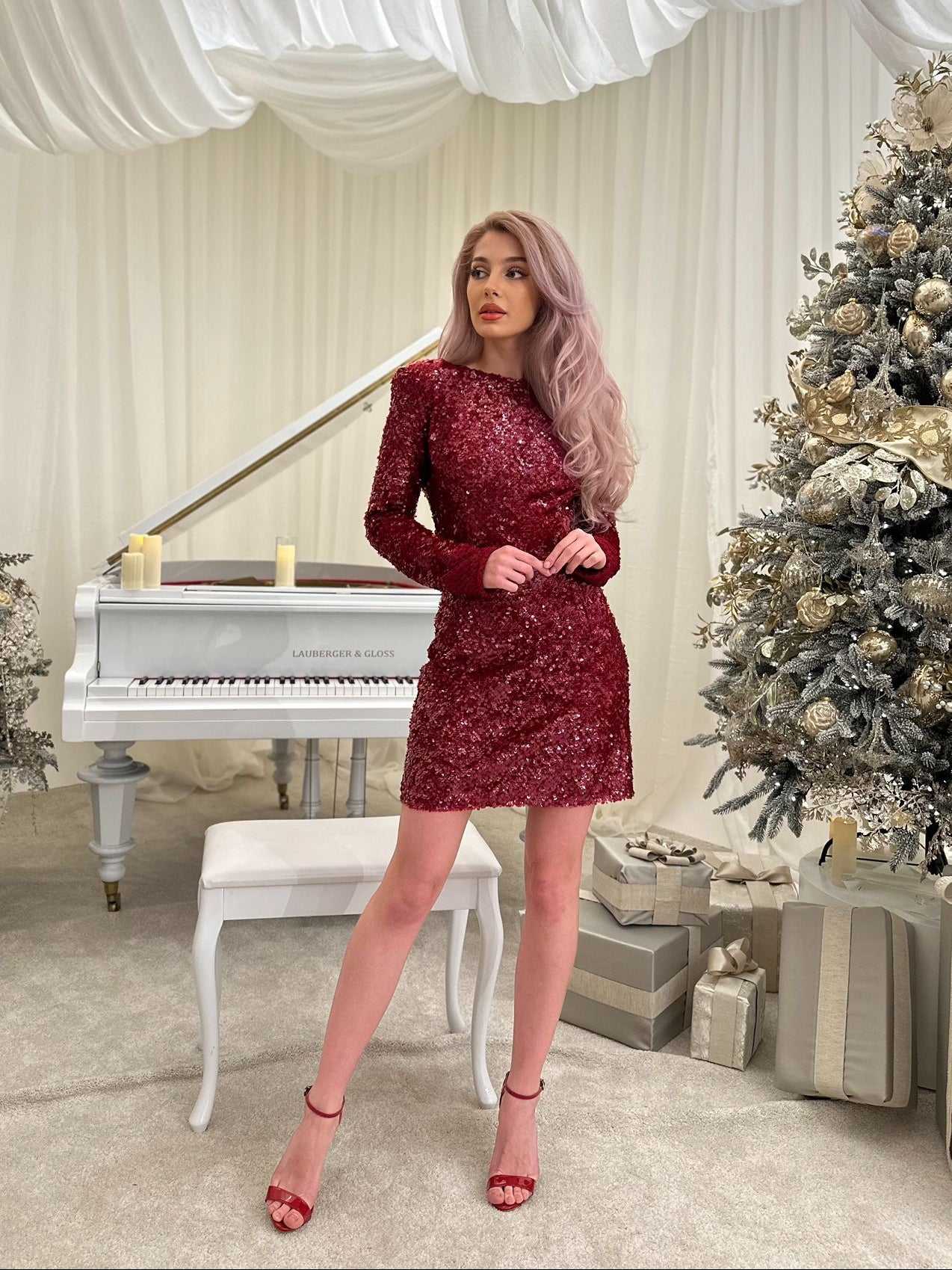 Rochie paiete vișinii cu umeri sculptați, SÉVINE