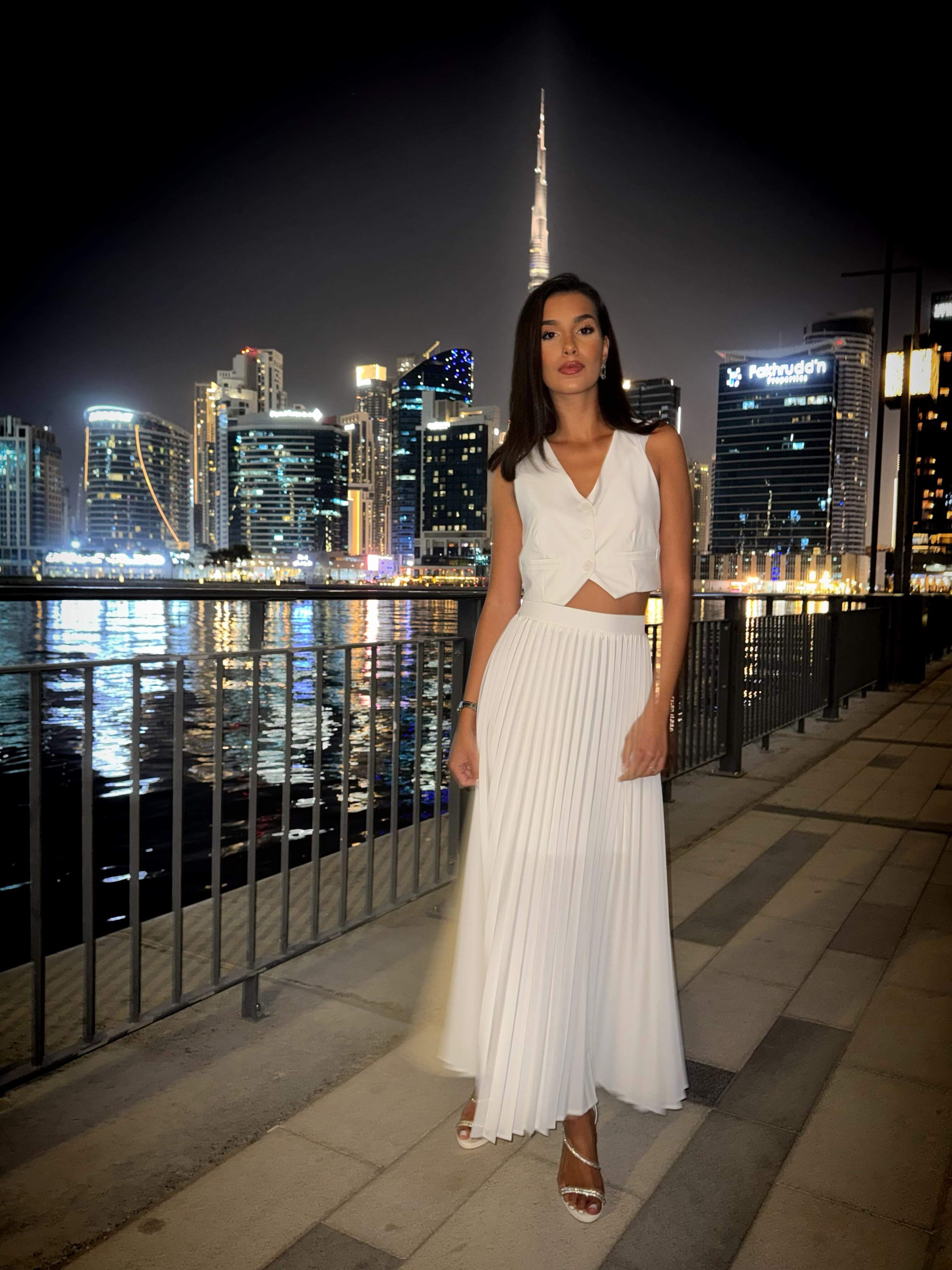 Set cu Vesta si Fusta Plisata, Alb, Muse