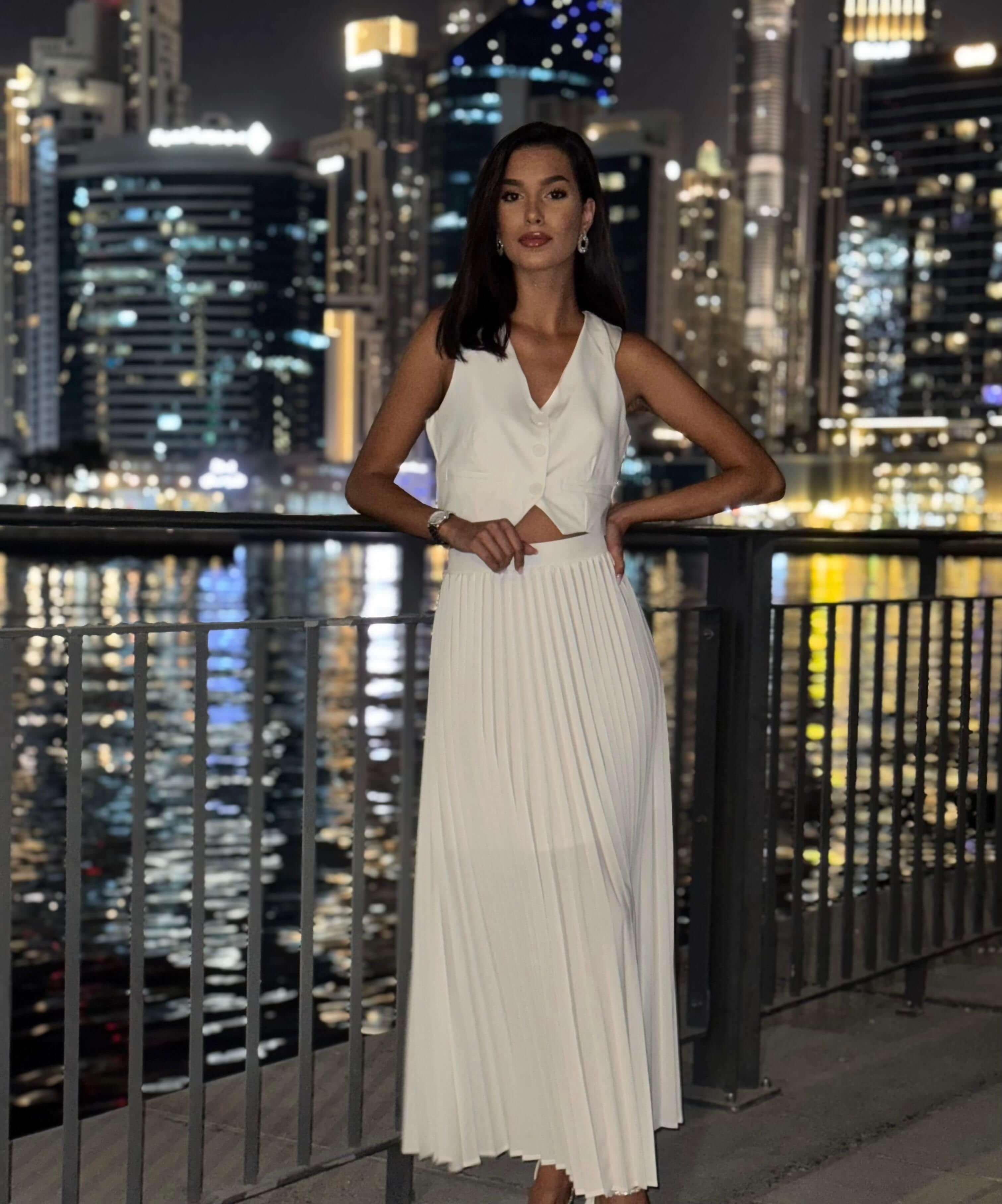 Set cu Vesta si Fusta Plisata, Alb, Muse