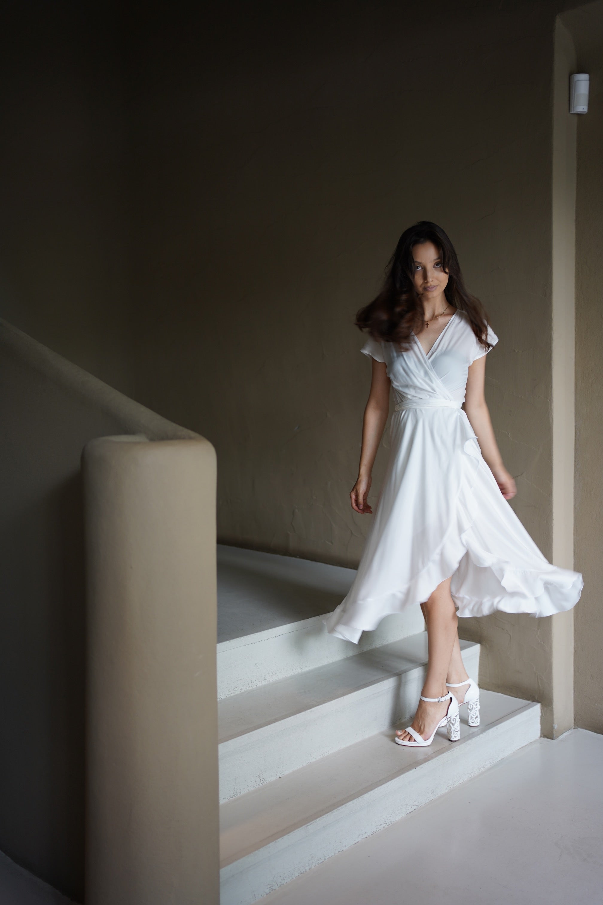 rochie alba vaporoasa petrecuta