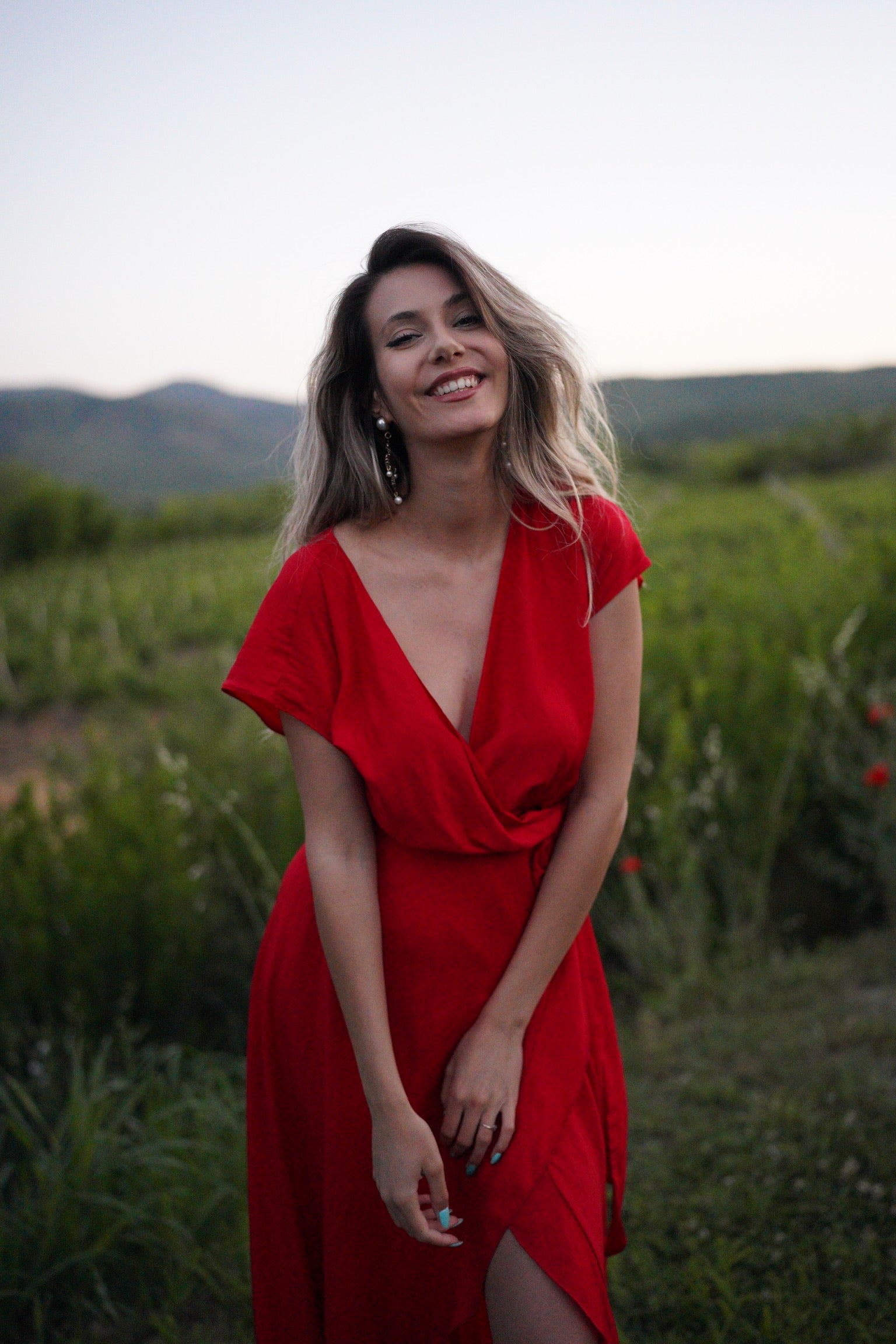 rochie lunga vaporoasa rosie cu cordon si volanase