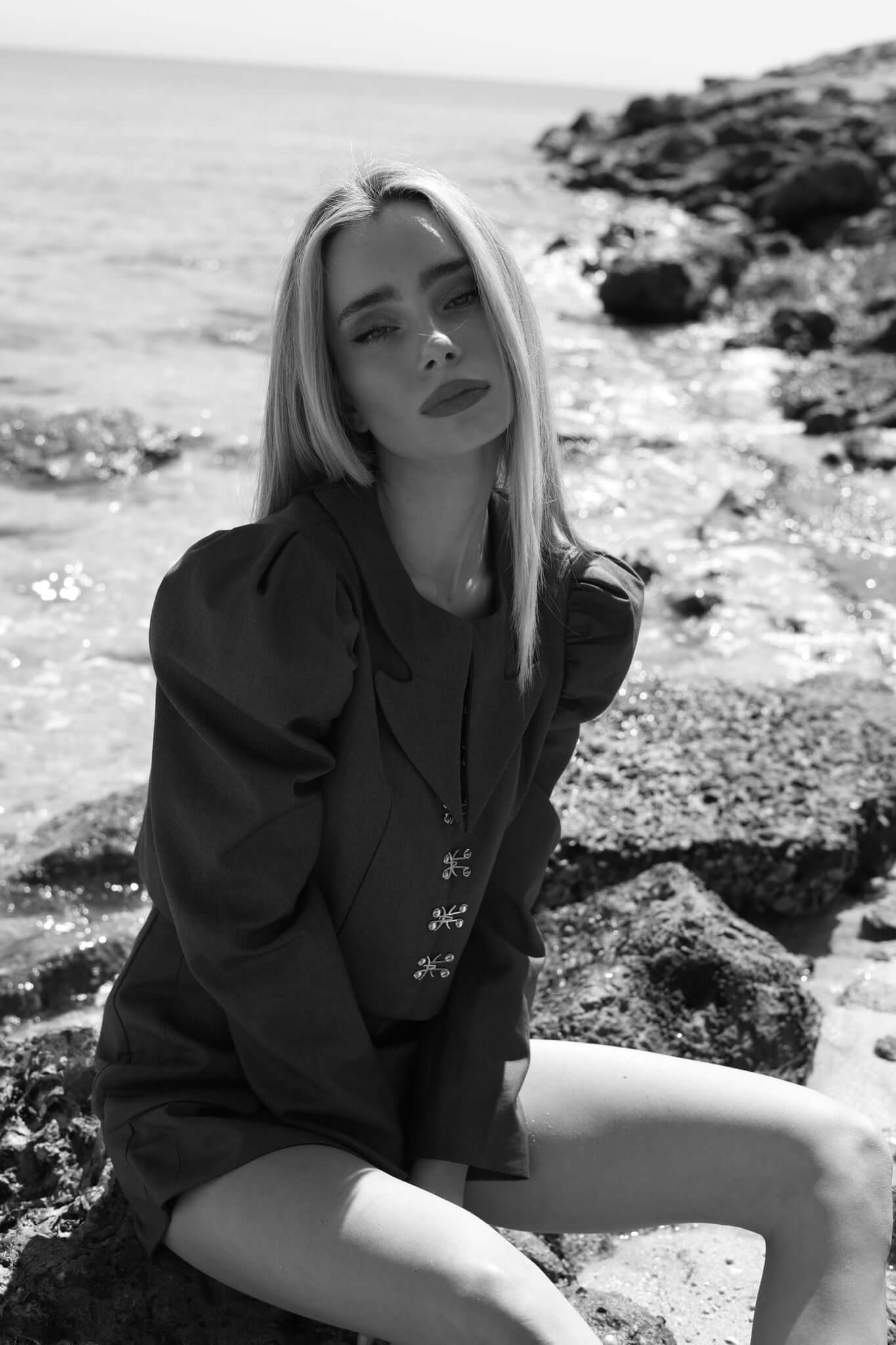 Costum cu Sacou si Fusta Tip Pantaloni, Gri, Niobe