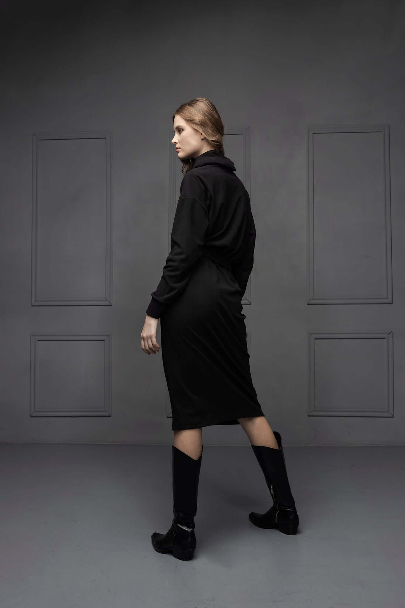 rochie neagra crosetata cu guler si maneca lunga