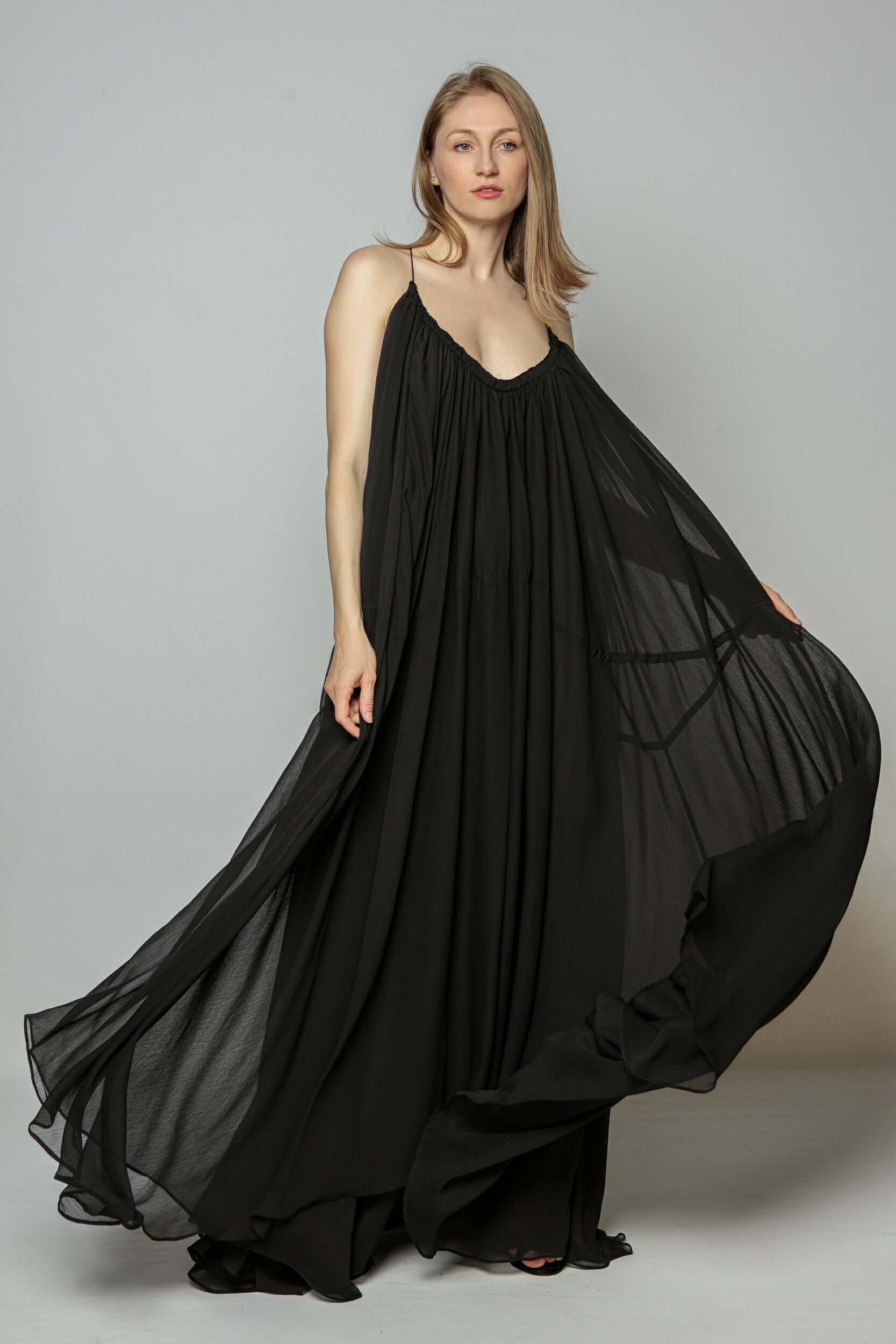 rochie lunga vaporoasa neagra
